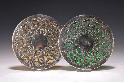 26955295a - 7 Servier/Geschirrteile, Silver overlay, 20. Jh., zwei Untersetzer grünes u. gelbes ...