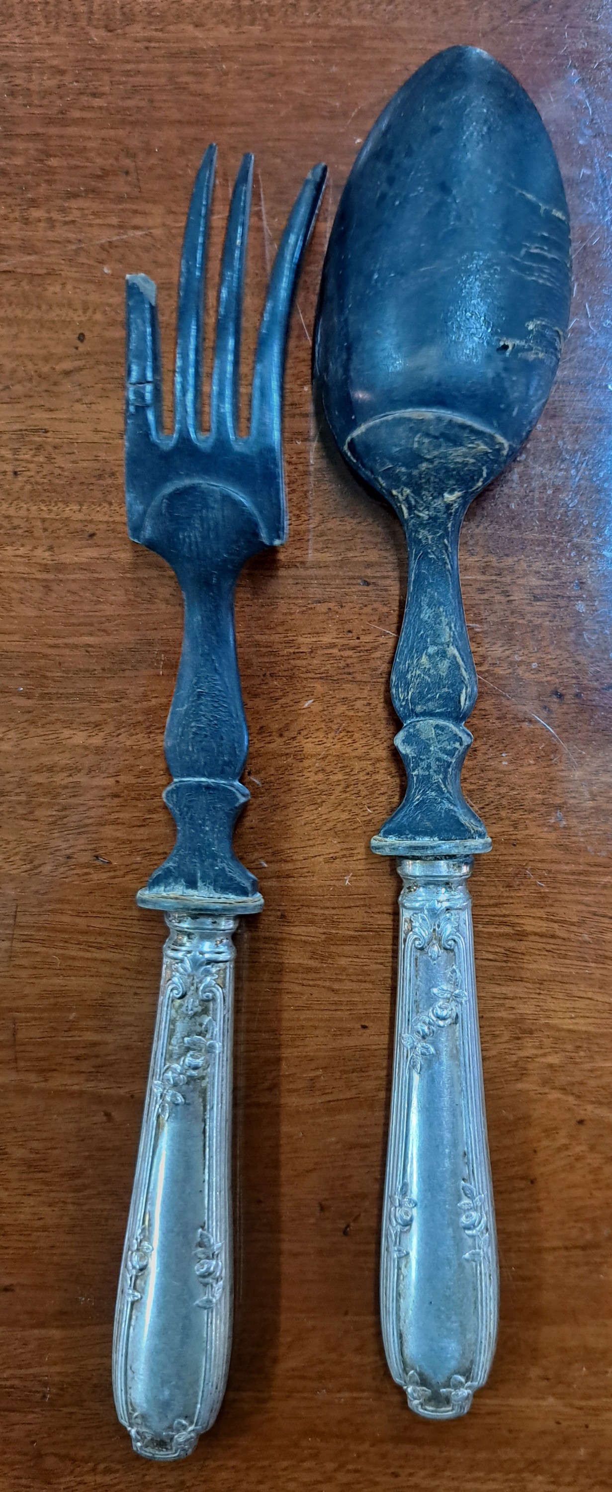 Detail j: Besteckteile, Koch & Bergfeld, um 1900, 800er Aufsätze vergoldet, 2 tlg. Salatbesteck mit Horneinsätzen, 2 tlg Fischvorlegebesteck, Tortenmesser, ...