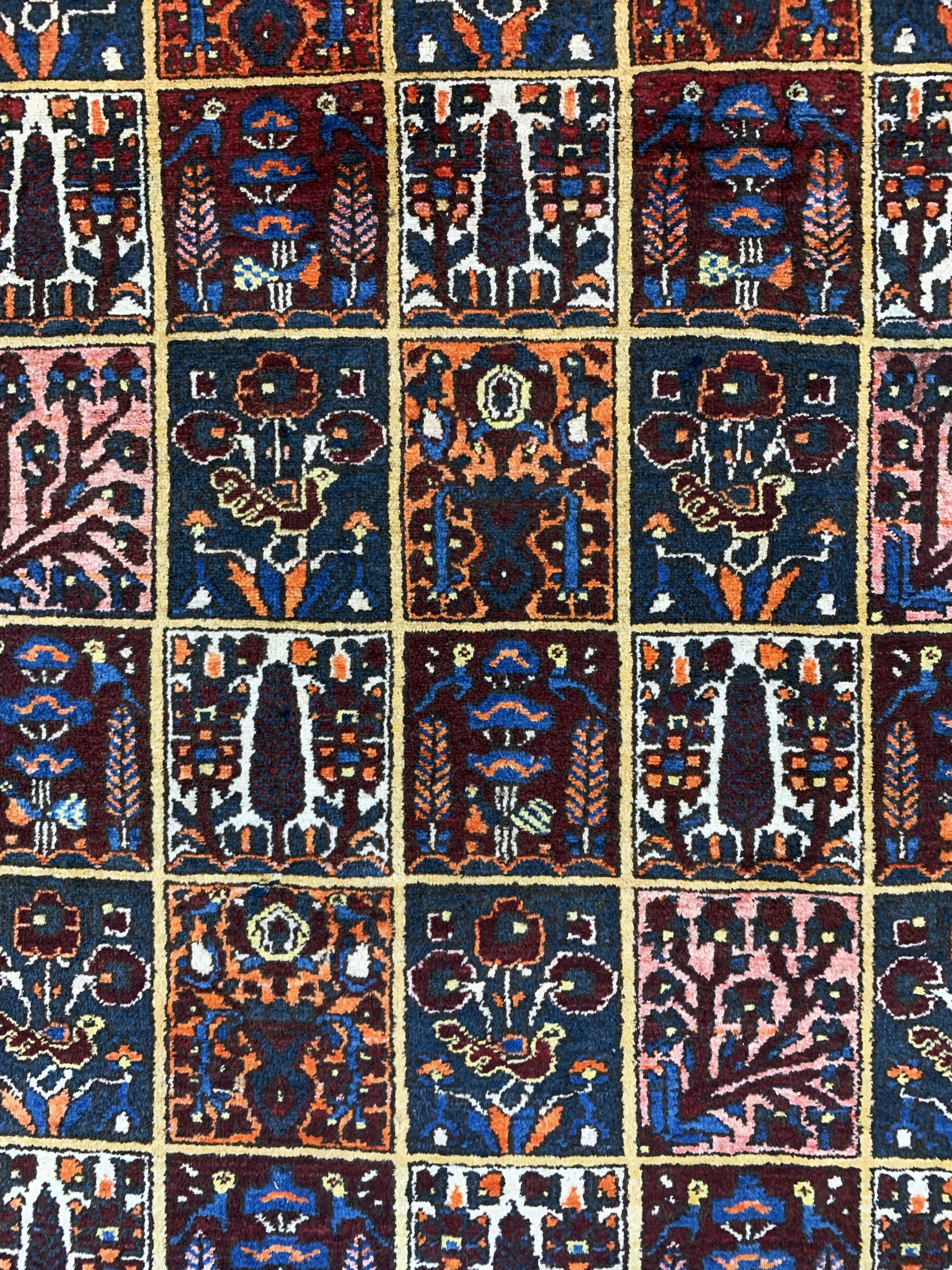 Detail c: Bachtiar, Persien, Mitte 20.Jhd, Wolle auf Baumwolle, ca. 300 x 207 cm, EHZ: 2