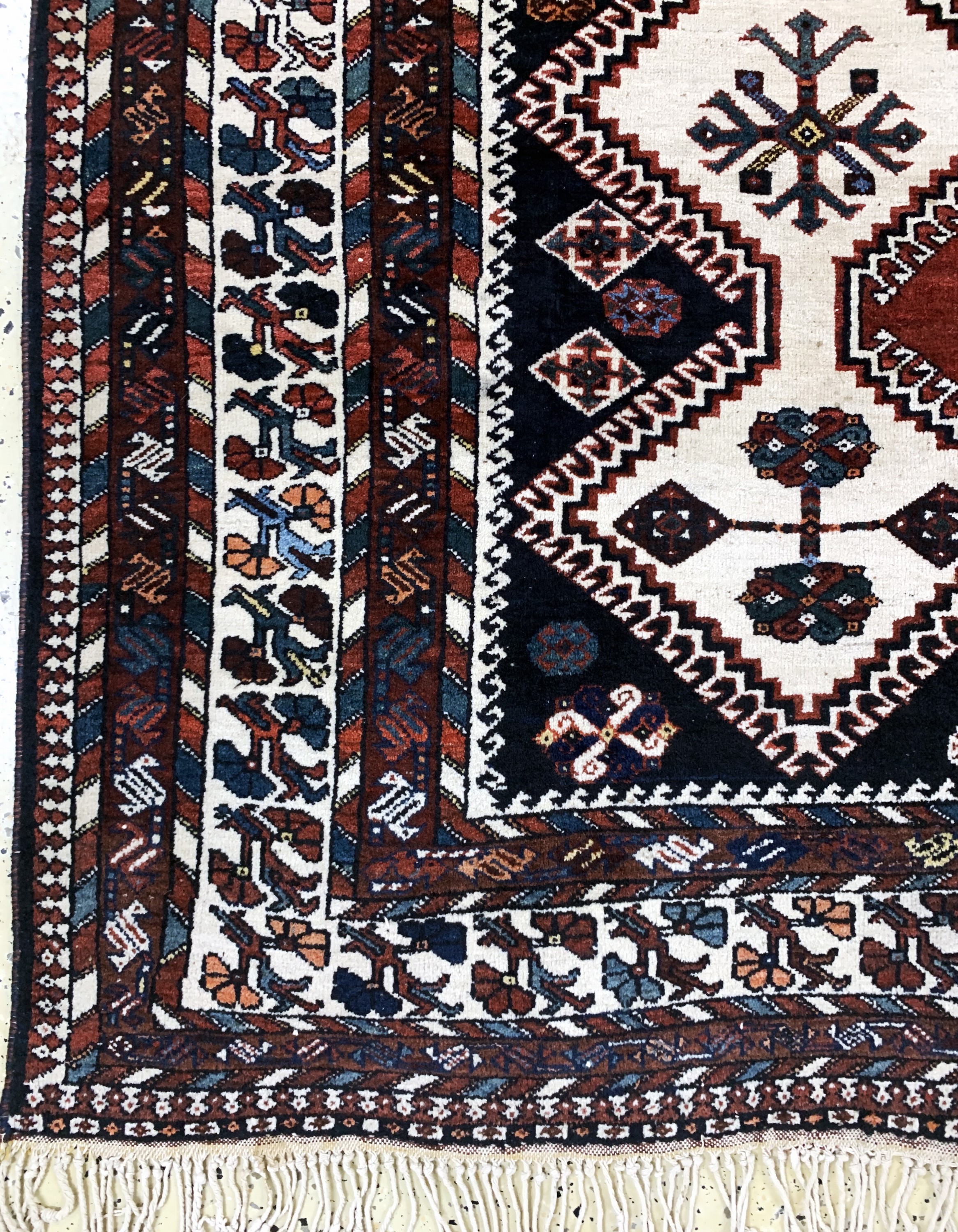 Detail b: Luri, Persien, Mitte 20.Jhd, Wolle auf Baumwolle, ca. 305 x 207 cm, EHZ: 3