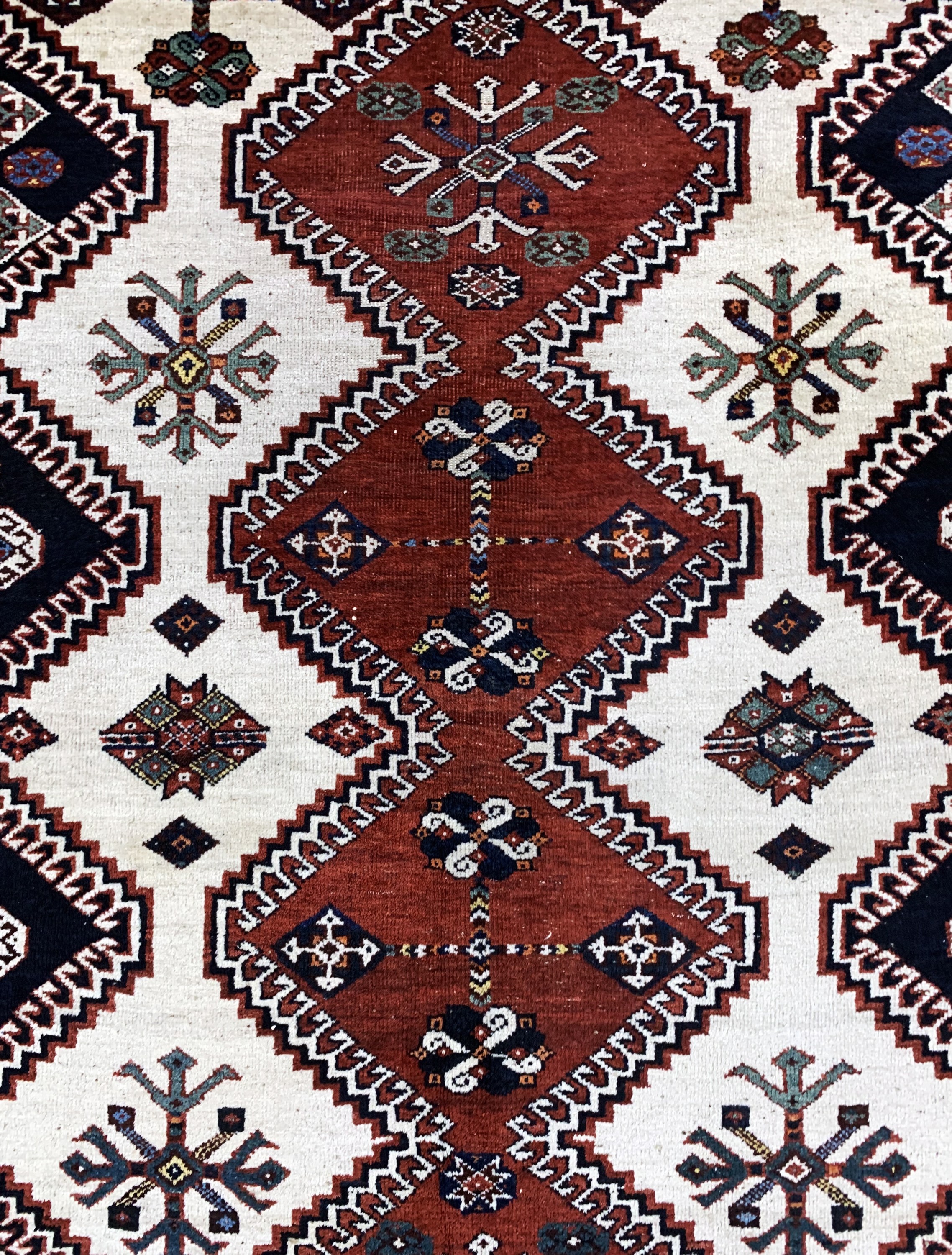 Detail c: Luri, Persien, Mitte 20.Jhd, Wolle auf Baumwolle, ca. 305 x 207 cm, EHZ: 3