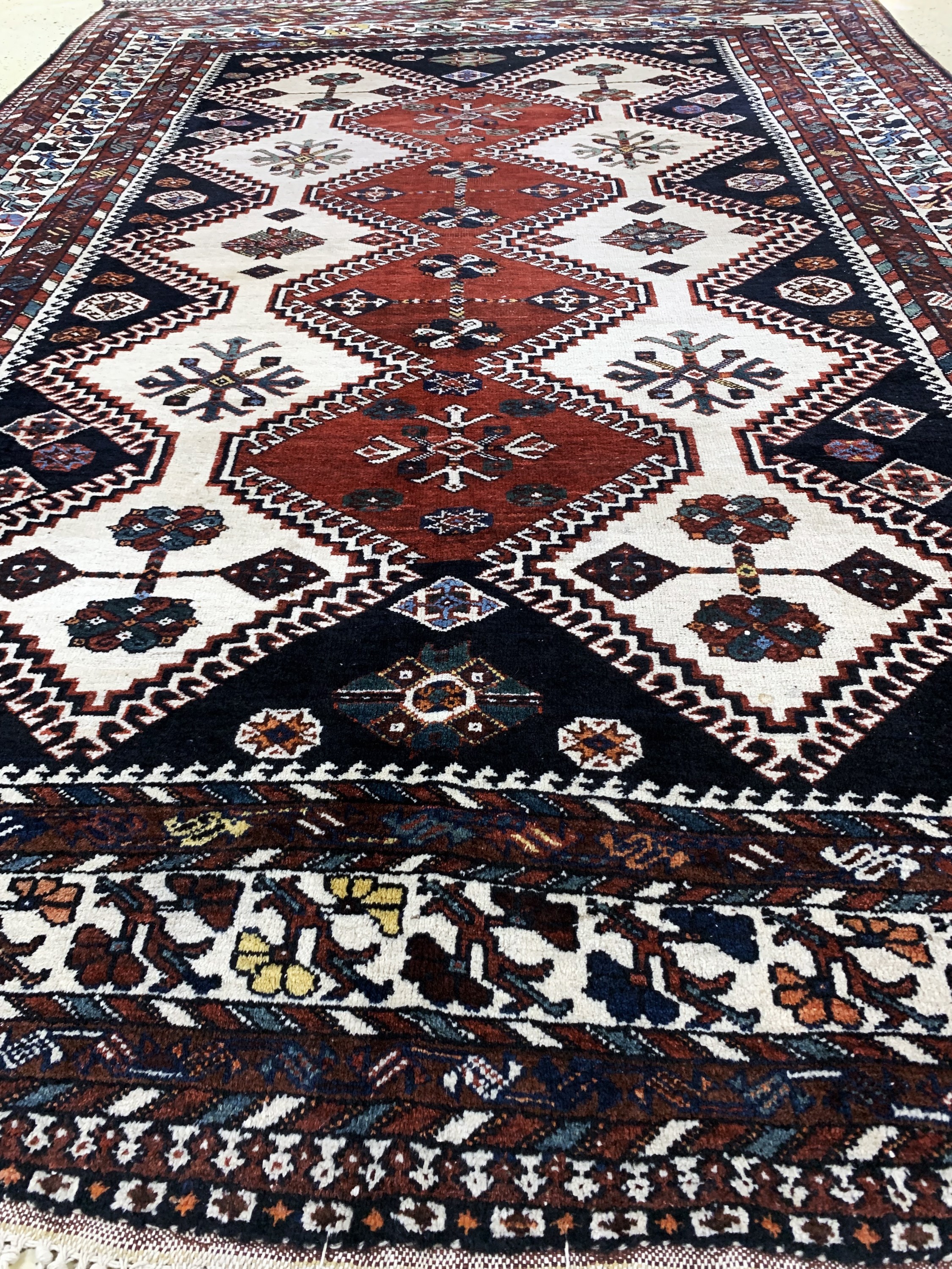 Detail f: Luri, Persien, Mitte 20.Jhd, Wolle auf Baumwolle, ca. 305 x 207 cm, EHZ: 3