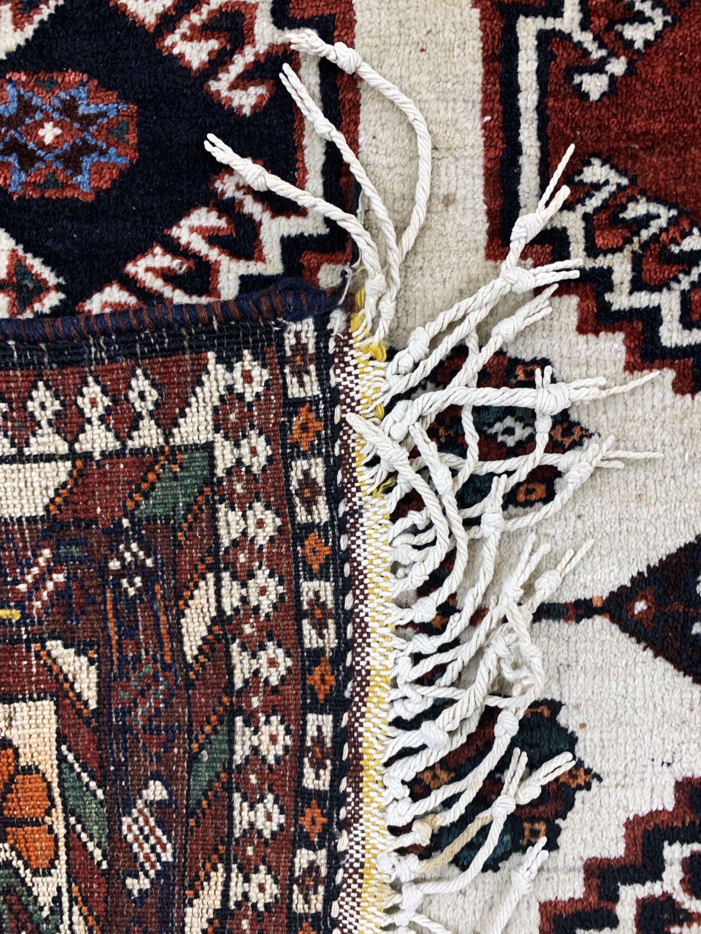 Detail g: Luri, Persien, Mitte 20.Jhd, Wolle auf Baumwolle, ca. 305 x 207 cm, EHZ: 3