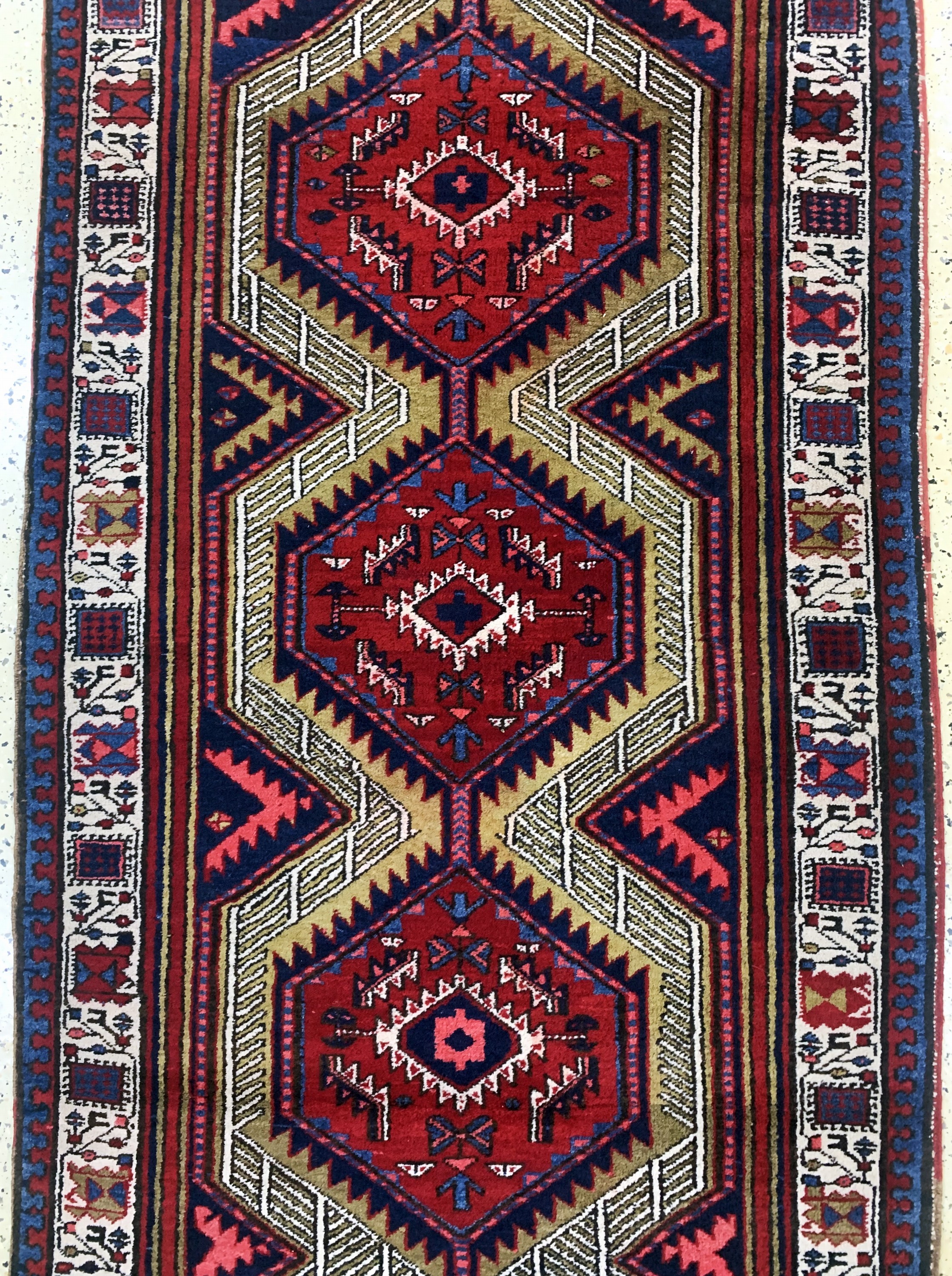 Detail b: Meschgin, Persien, Mitte 20.Jhd, Wolle auf Baumwolle, ca. 310 x 108 cm, EHZ: 2