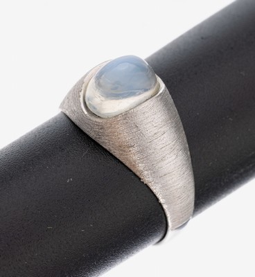Image 26957468 - 14 kt Gold Mondstein-Ring, WG 585/000, sat., kl. ovaler Mondstein-Cabochon, RW 55, ca. ...