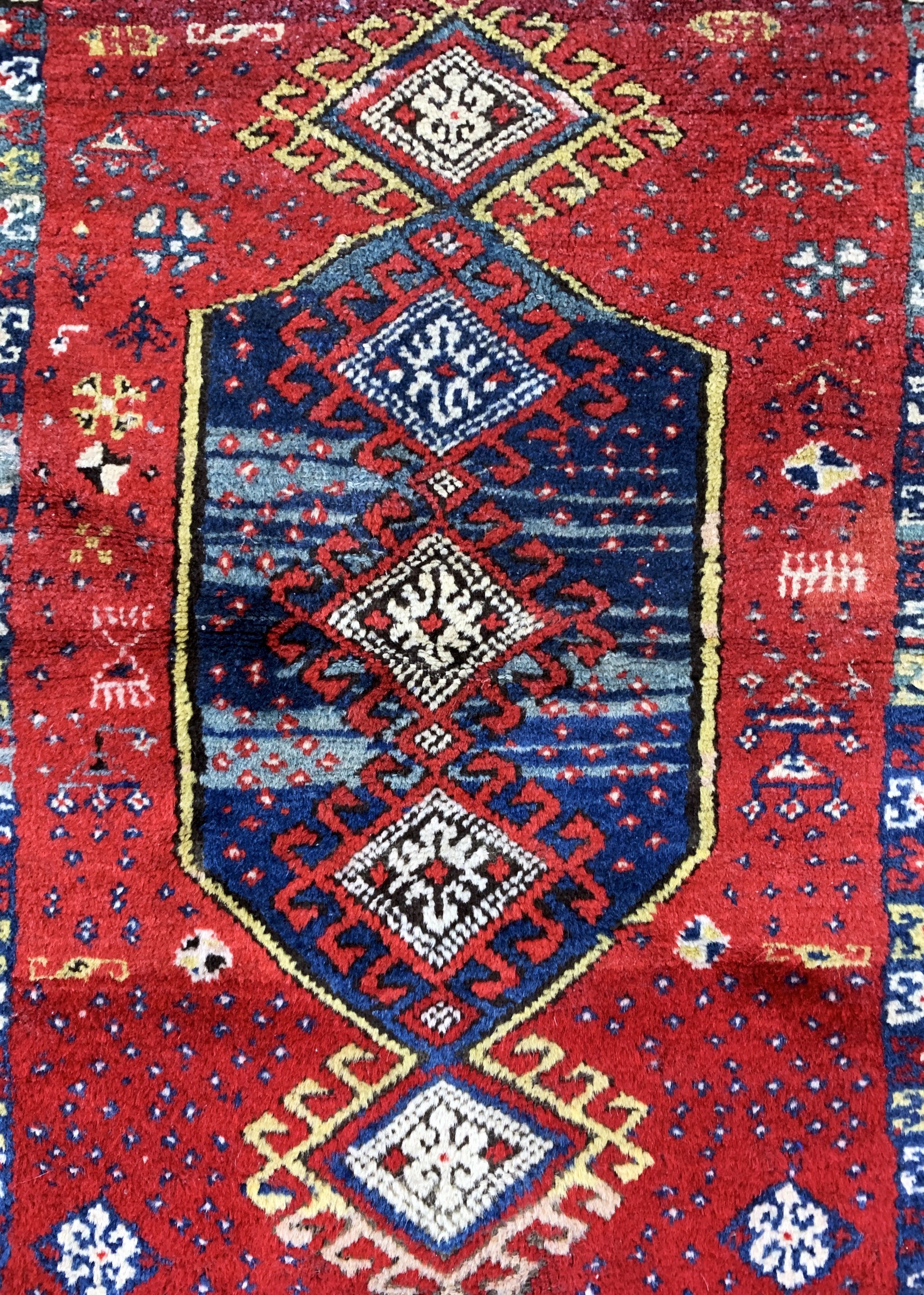 Detail a: 2 Lots Yastik, Türkei, um 1900, Wolle auf Wolle, ca. 92 x 52 cm, EHZ: 4(Mottenfraß)