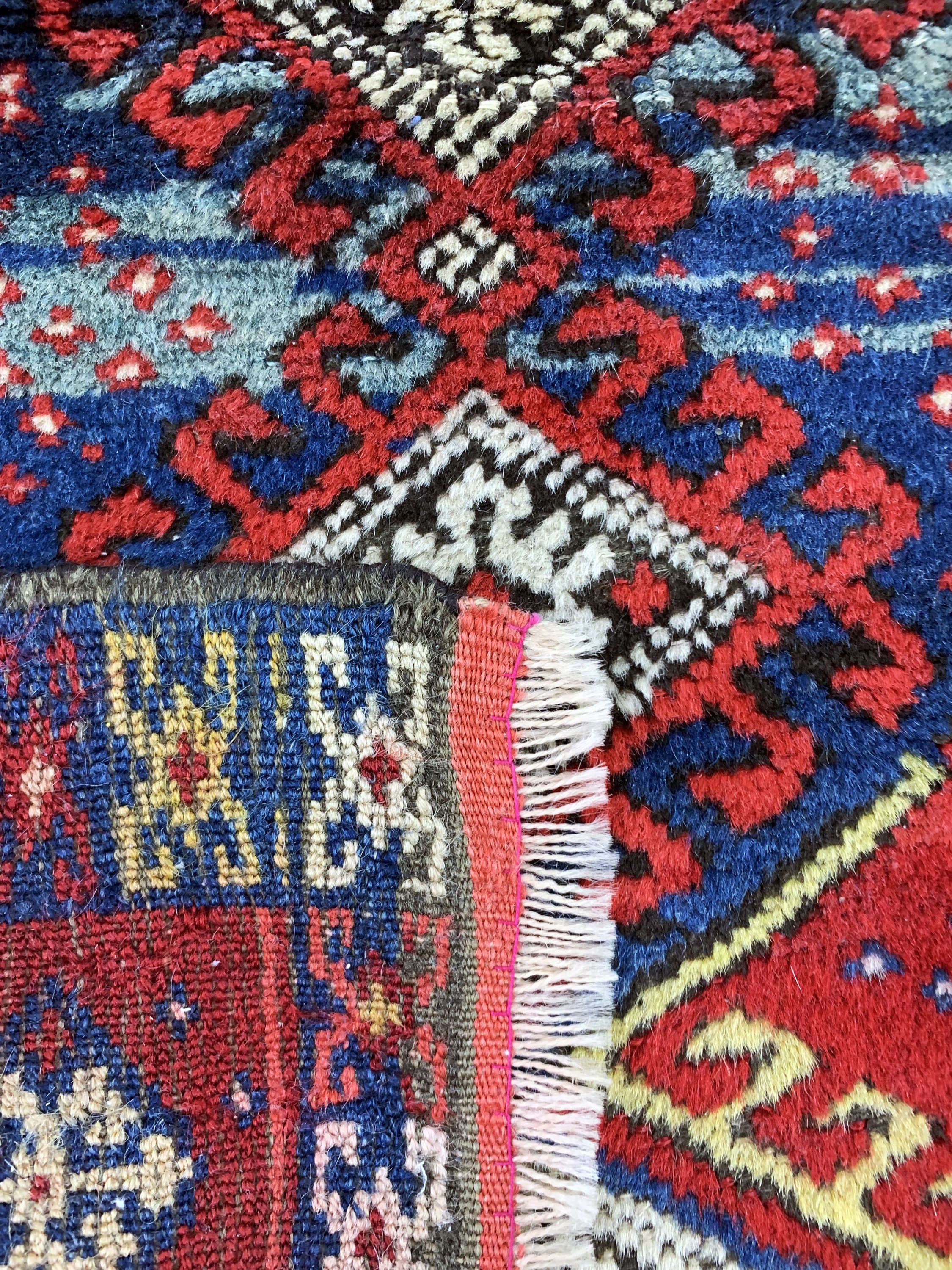 Detail b: 2 Lots Yastik, Türkei, um 1900, Wolle auf Wolle, ca. 92 x 52 cm, EHZ: 4(Mottenfraß)