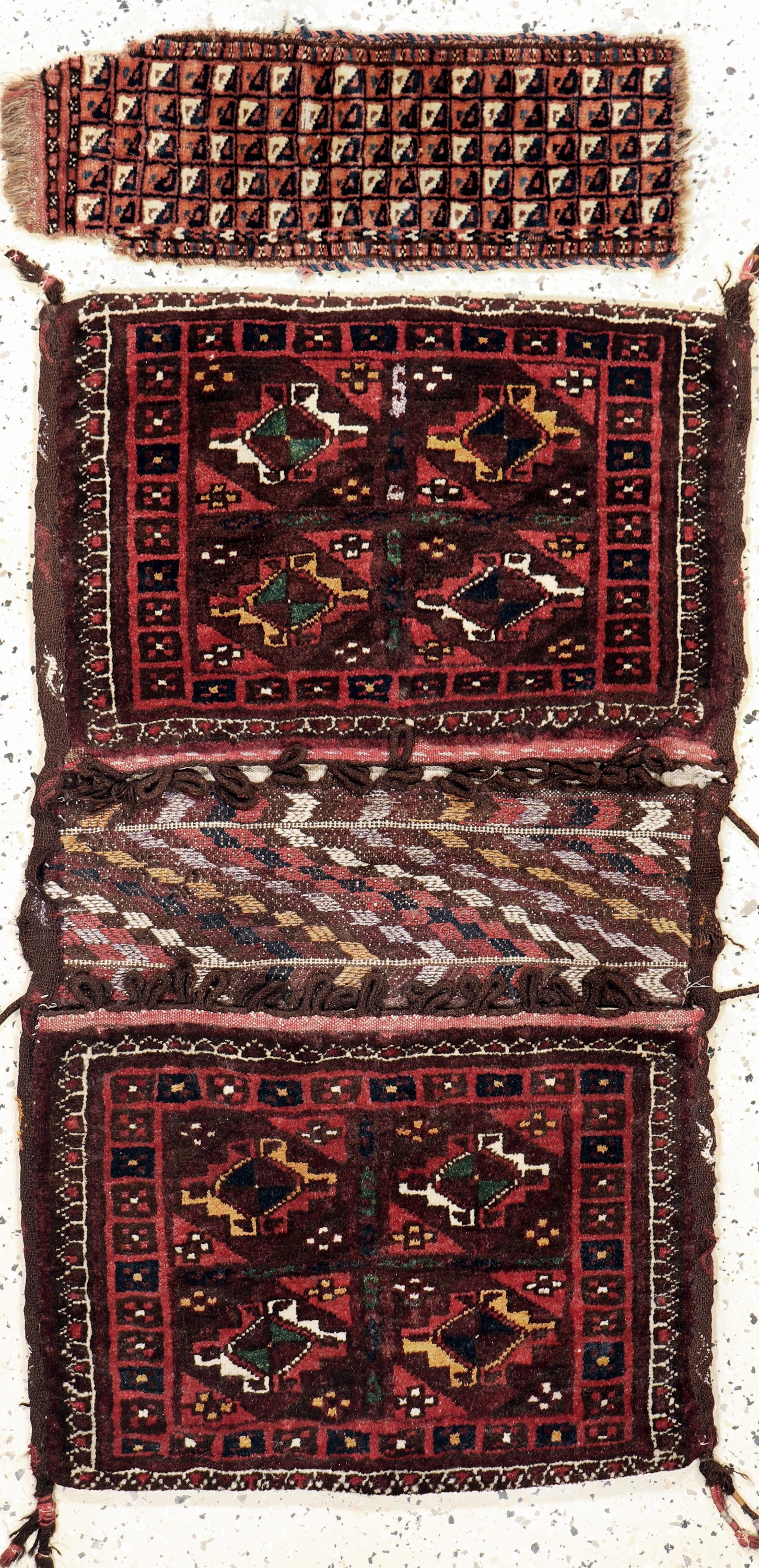 2 Lots, Doppelttasche, Turkmenistan, um 1900,Wolle auf Wolle, ca. 97 x 57 cm, Pfeiltaschenfront, 93 x 20 cm, EHZ: 3