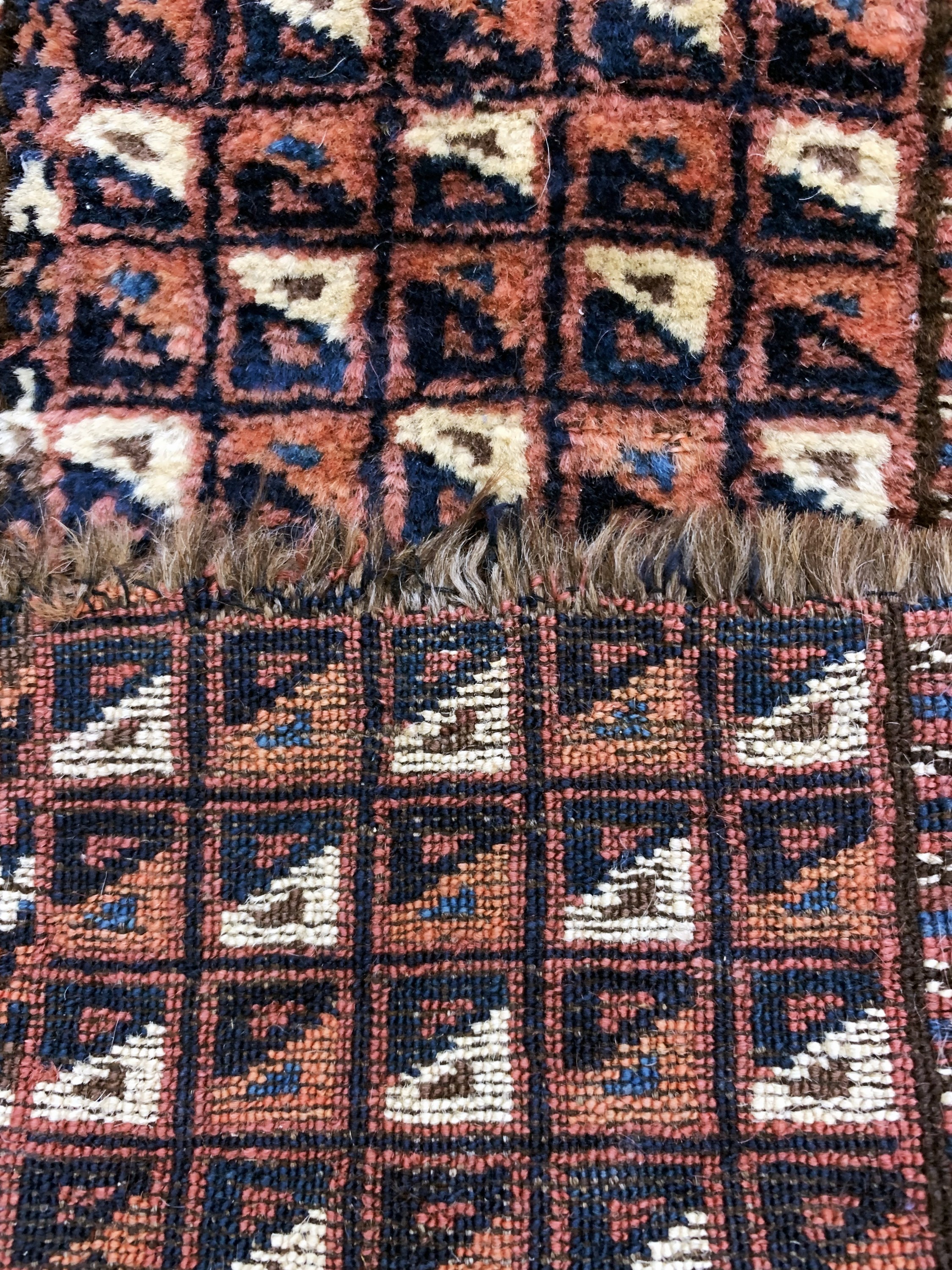 Detail b: 2 Lots, Doppelttasche, Turkmenistan, um 1900,Wolle auf Wolle, ca. 97 x 57 cm, Pfeiltaschenfront, 93 x 20 cm, EHZ: 3