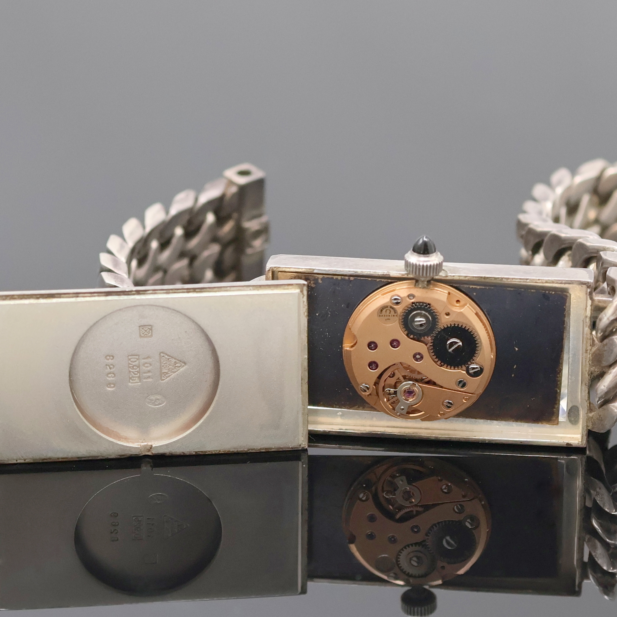 Detail e: OMEGA De Ville Armbanduhr aus der Serie "Jeux d´ Argent" Referenz 8269, Handaufzug, Schweiz um 1972, 2-teil., massives 925er Silbergeh. ...