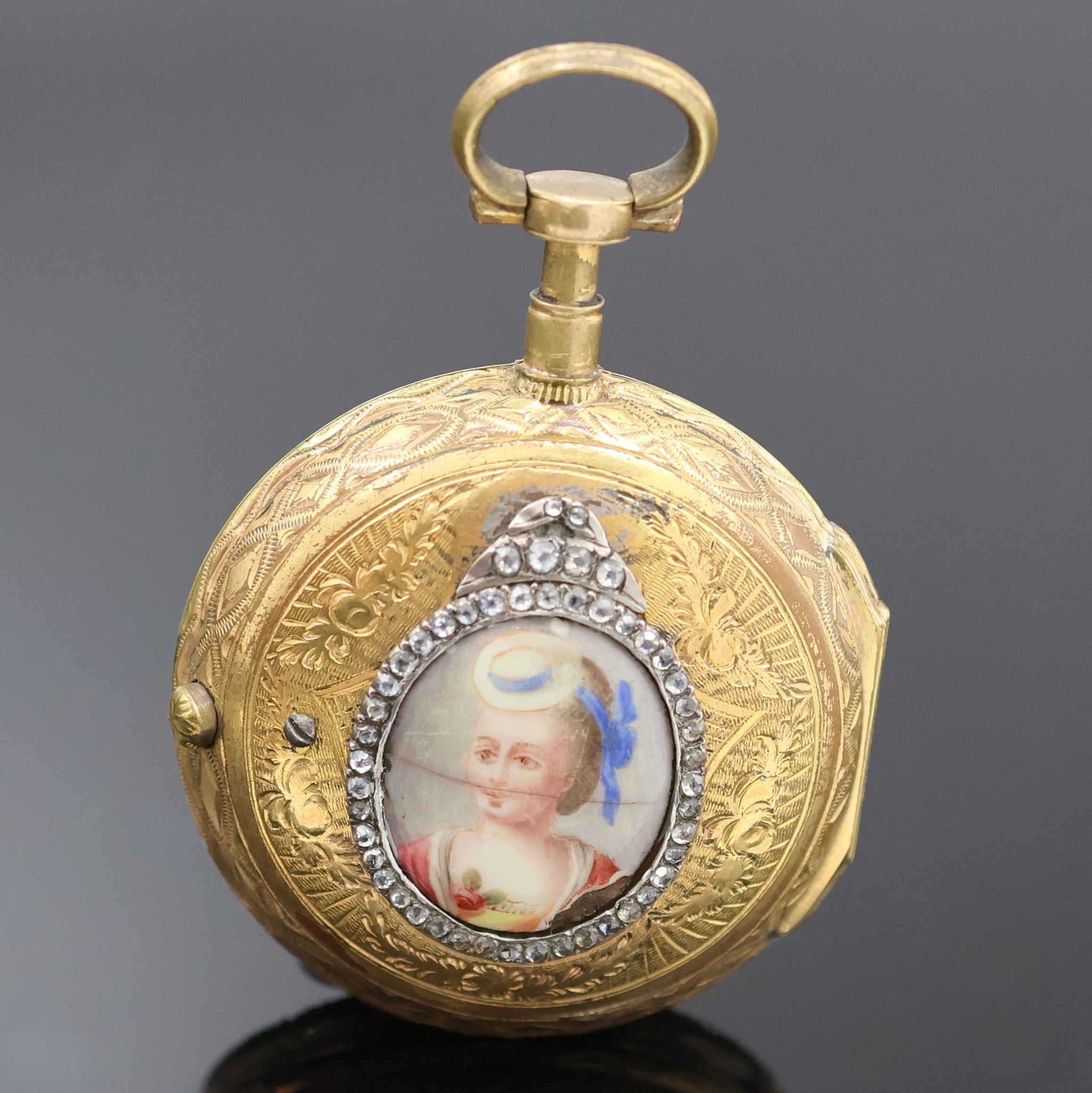 Detail b: MALLET à Paris Email-Spindeltaschenuhr im vergoldetem Gehäuse, Frankreich um 1770, reich verziertes Geh. m. großem Außenscharnier, rücks. ...