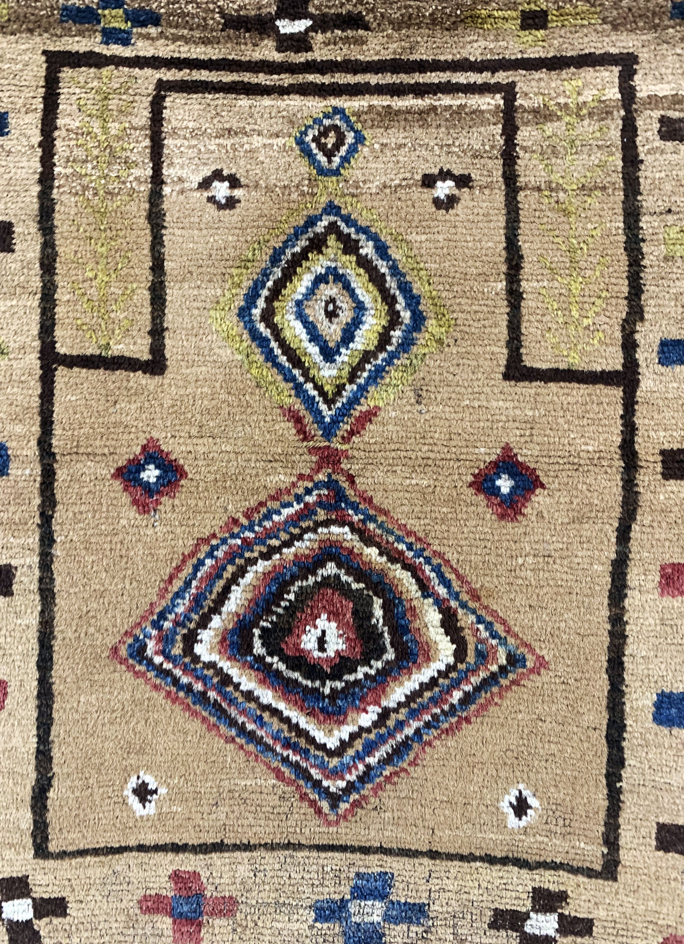 Detail b: Namazlik Chahar Aimaq, Taimani Afganistan, 19.Jhd, Wolle auf Wolle, ca. 95 x 81 cm, EHZ: 2-3(Lit.Tribal Rugs Brian McDonald S.76).