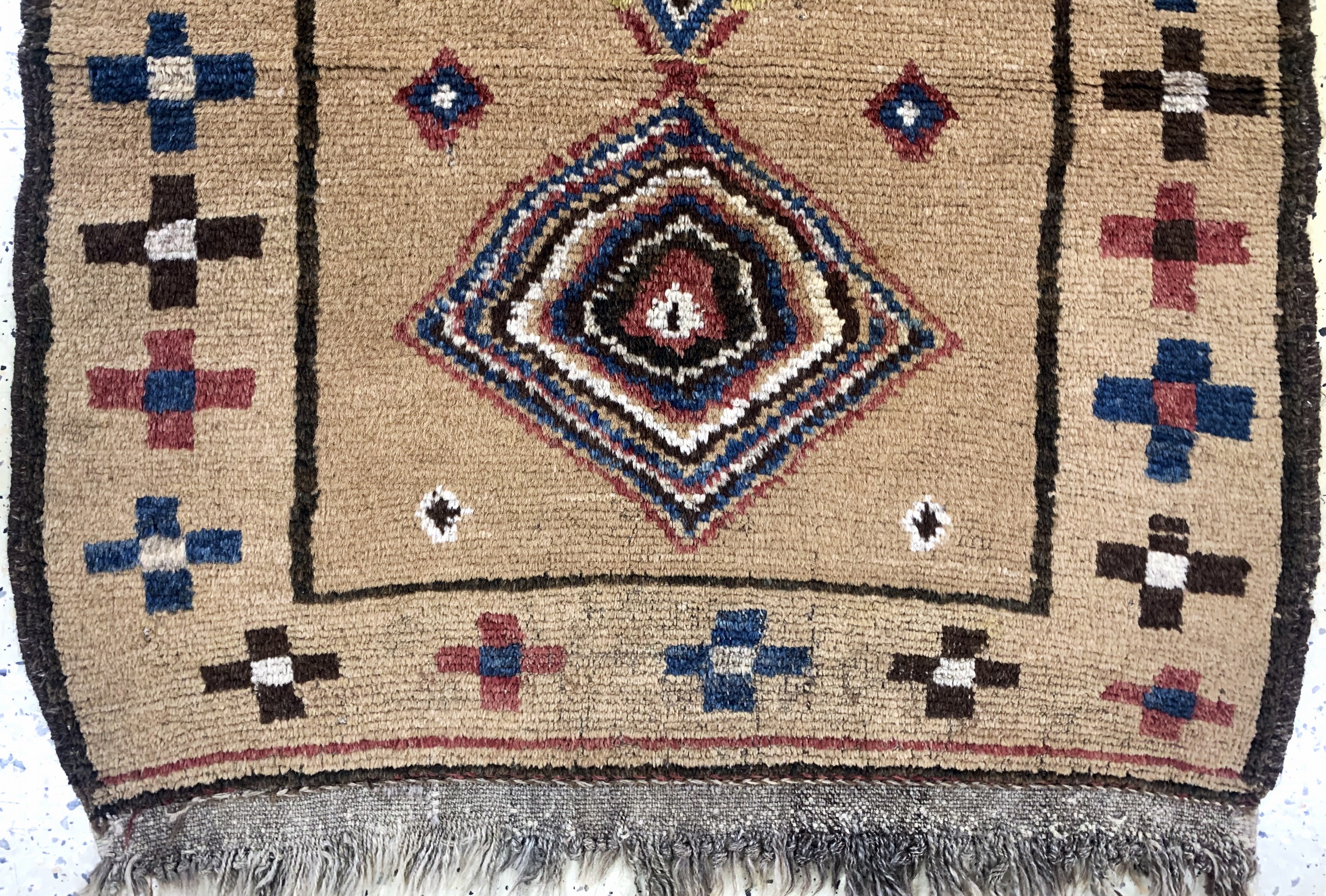 Detail c: Namazlik Chahar Aimaq, Taimani Afganistan, 19.Jhd, Wolle auf Wolle, ca. 95 x 81 cm, EHZ: 2-3(Lit.Tribal Rugs Brian McDonald S.76).