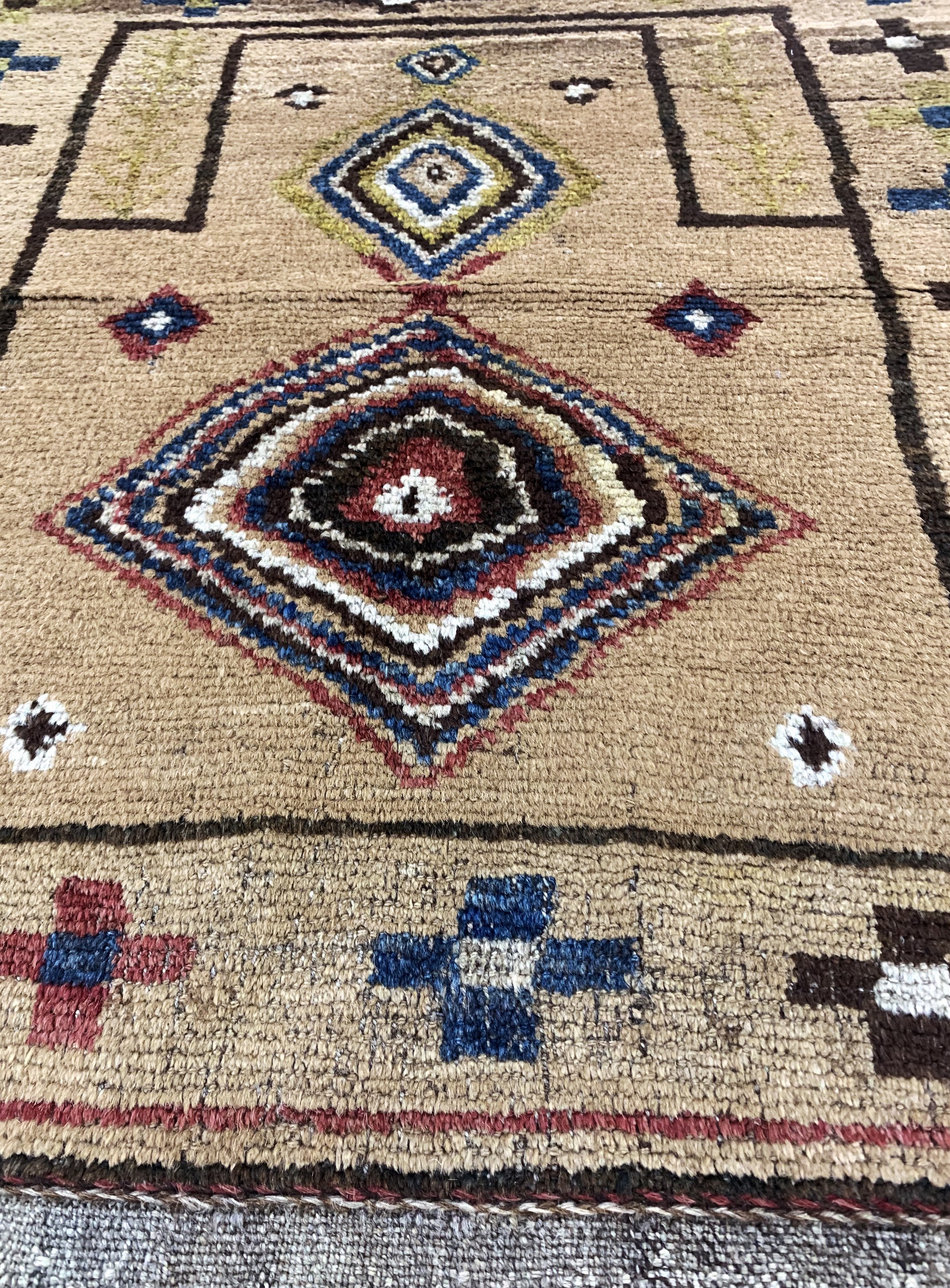 Detail d: Namazlik Chahar Aimaq, Taimani Afganistan, 19.Jhd, Wolle auf Wolle, ca. 95 x 81 cm, EHZ: 2-3(Lit.Tribal Rugs Brian McDonald S.76).