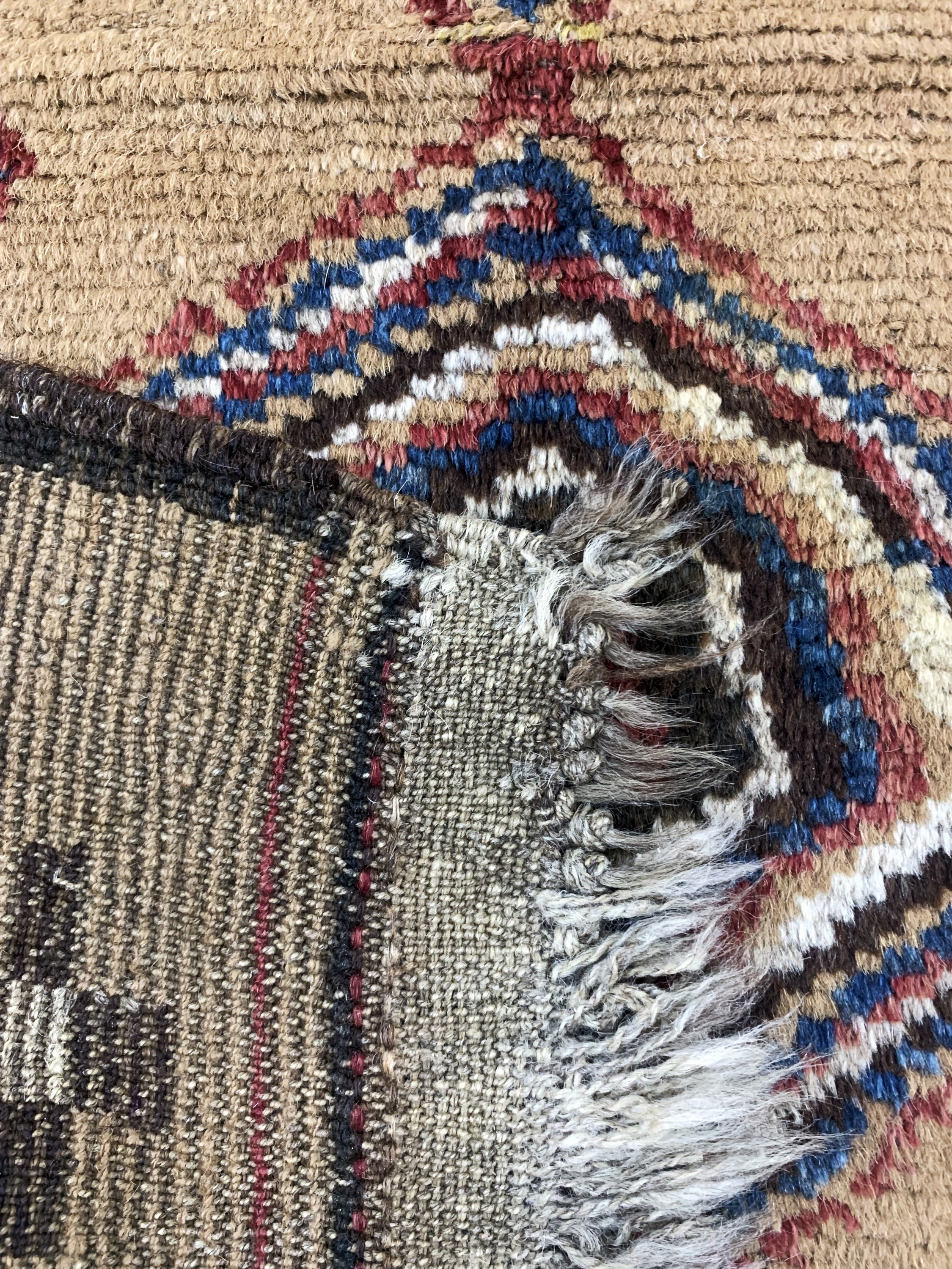 Detail e: Namazlik Chahar Aimaq, Taimani Afganistan, 19.Jhd, Wolle auf Wolle, ca. 95 x 81 cm, EHZ: 2-3(Lit.Tribal Rugs Brian McDonald S.76).