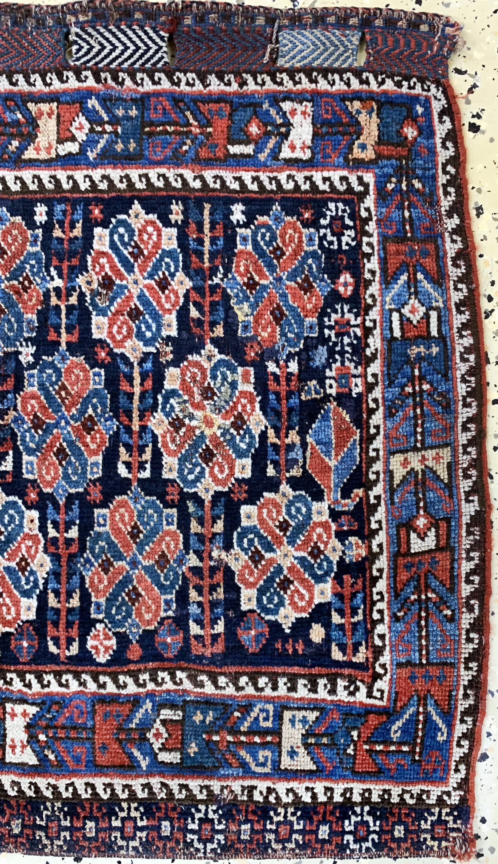 Detail a: Shahsawan Taschenfront, Persien, 19.Jhd, Wolle auf Wolle, ca. 80 x 70 cm, EHZ: 4(Mottenfraß)