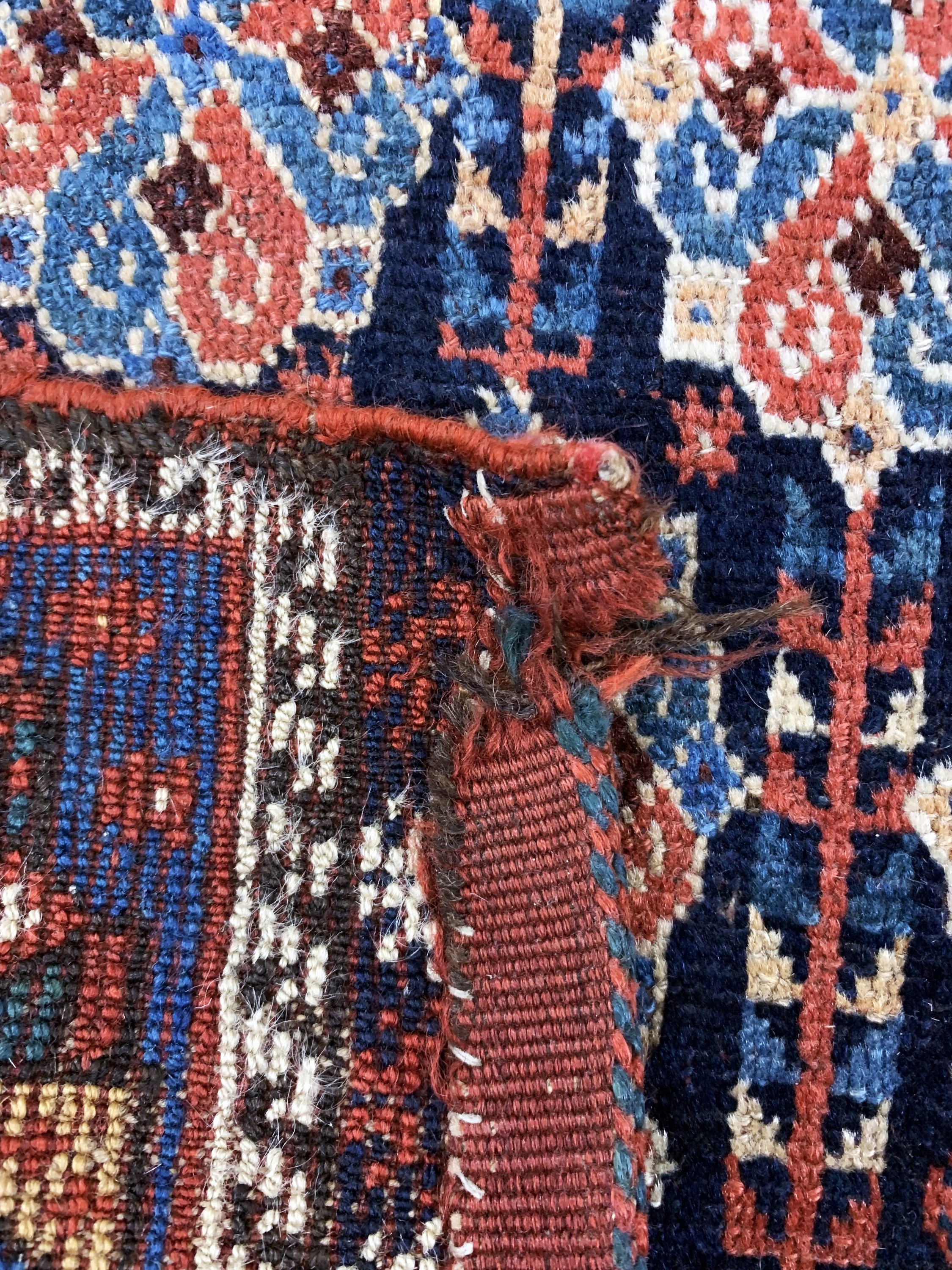 Detail d: Shahsawan Taschenfront, Persien, 19.Jhd, Wolle auf Wolle, ca. 80 x 70 cm, EHZ: 4(Mottenfraß)