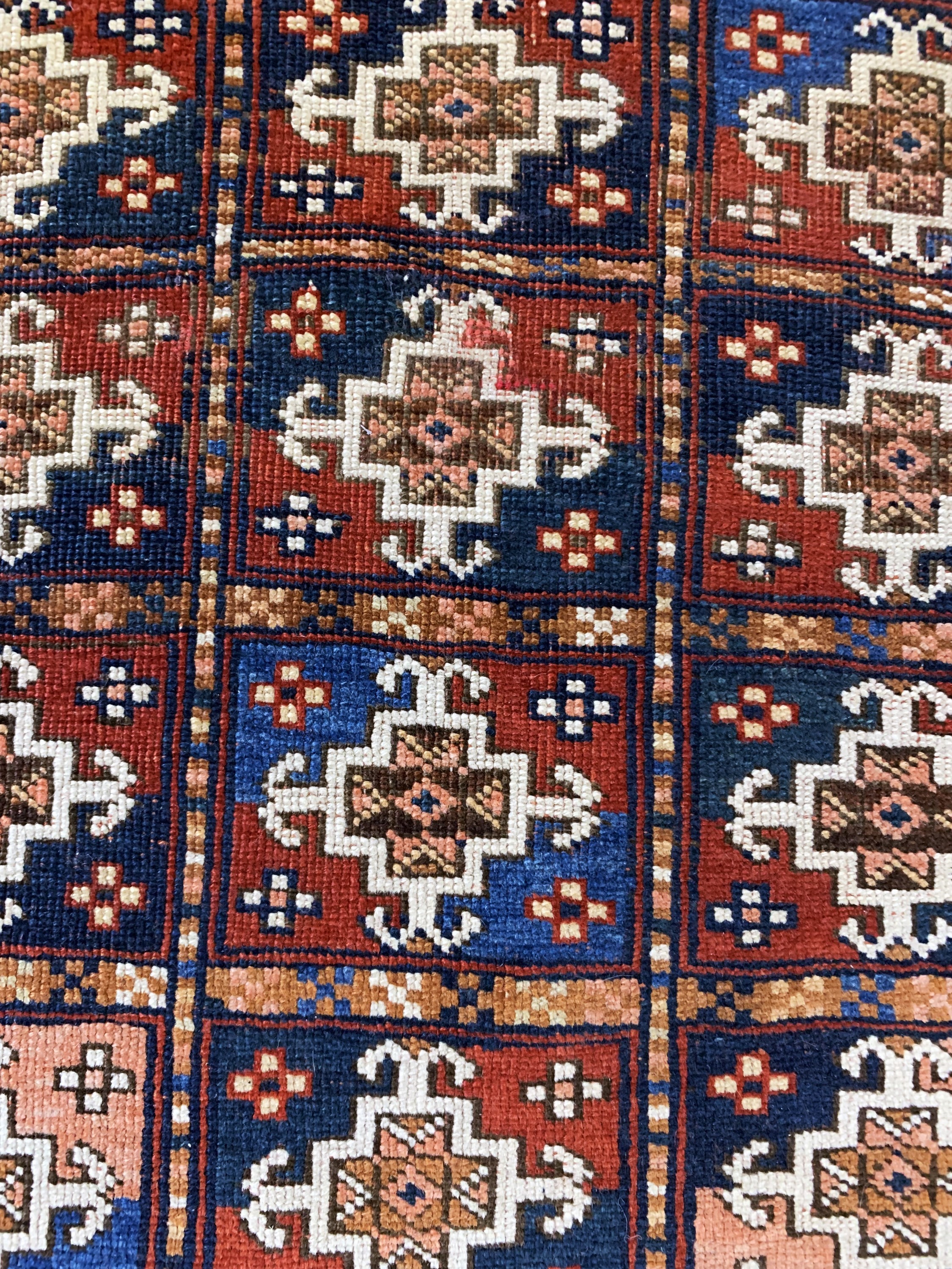 Detail b: Taschenfront antik, Turkmenistan, 19.Jhd, Wolle auf Wolle, ca. 82 x 57 cm, EHZ: 3