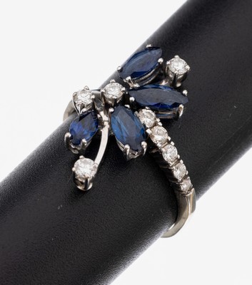 Image 26957746 - 18 kt Gold Saphir-Brillant-Ring, WG 750/000, 4 facett. Saphirnavettes zus. ca. 1.00 ct, ...