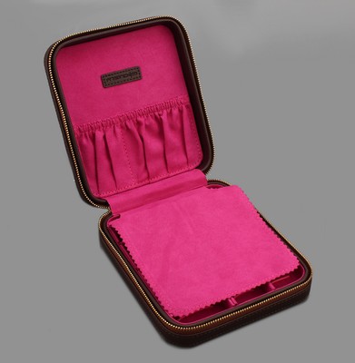 26957766a - Reiseetui für Schmuck und Uhren, dunkelbraunes Kunstleder, fuchsiafarb. ...