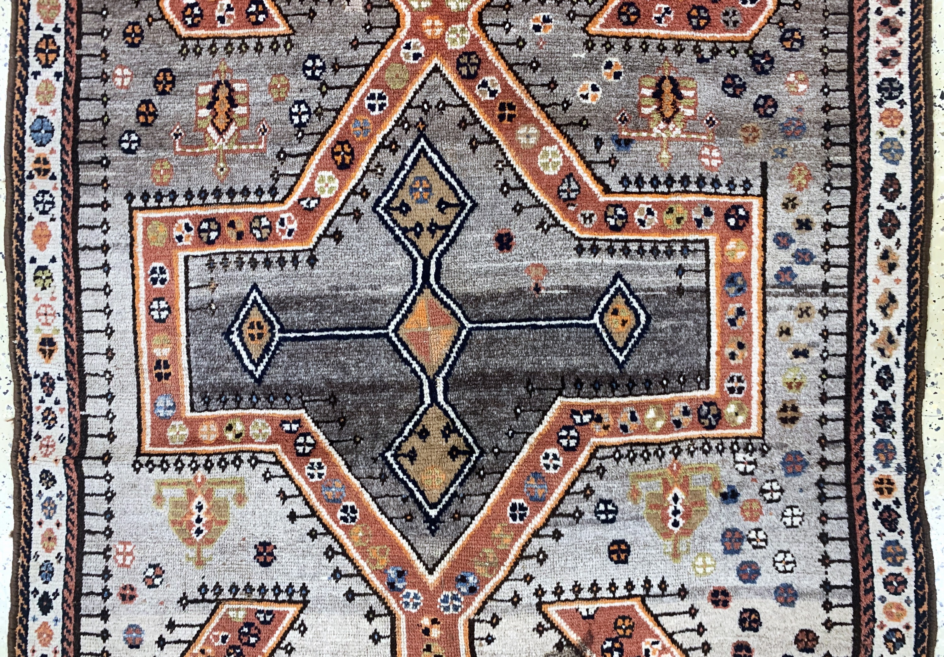 Detail b: Ghaschgai-Gabbeh, Persien, Anfang 20.Jhd, Wolle auf Wolle, ca. 194 x 134 cm, EHZ: 3(kleines Loch)