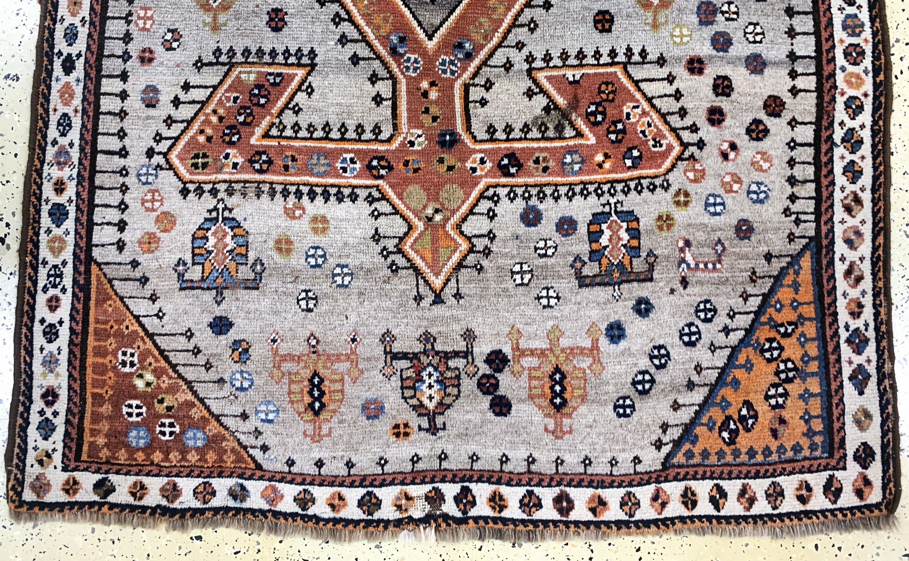 Detail c: Ghaschgai-Gabbeh, Persien, Anfang 20.Jhd, Wolle auf Wolle, ca. 194 x 134 cm, EHZ: 3(kleines Loch)