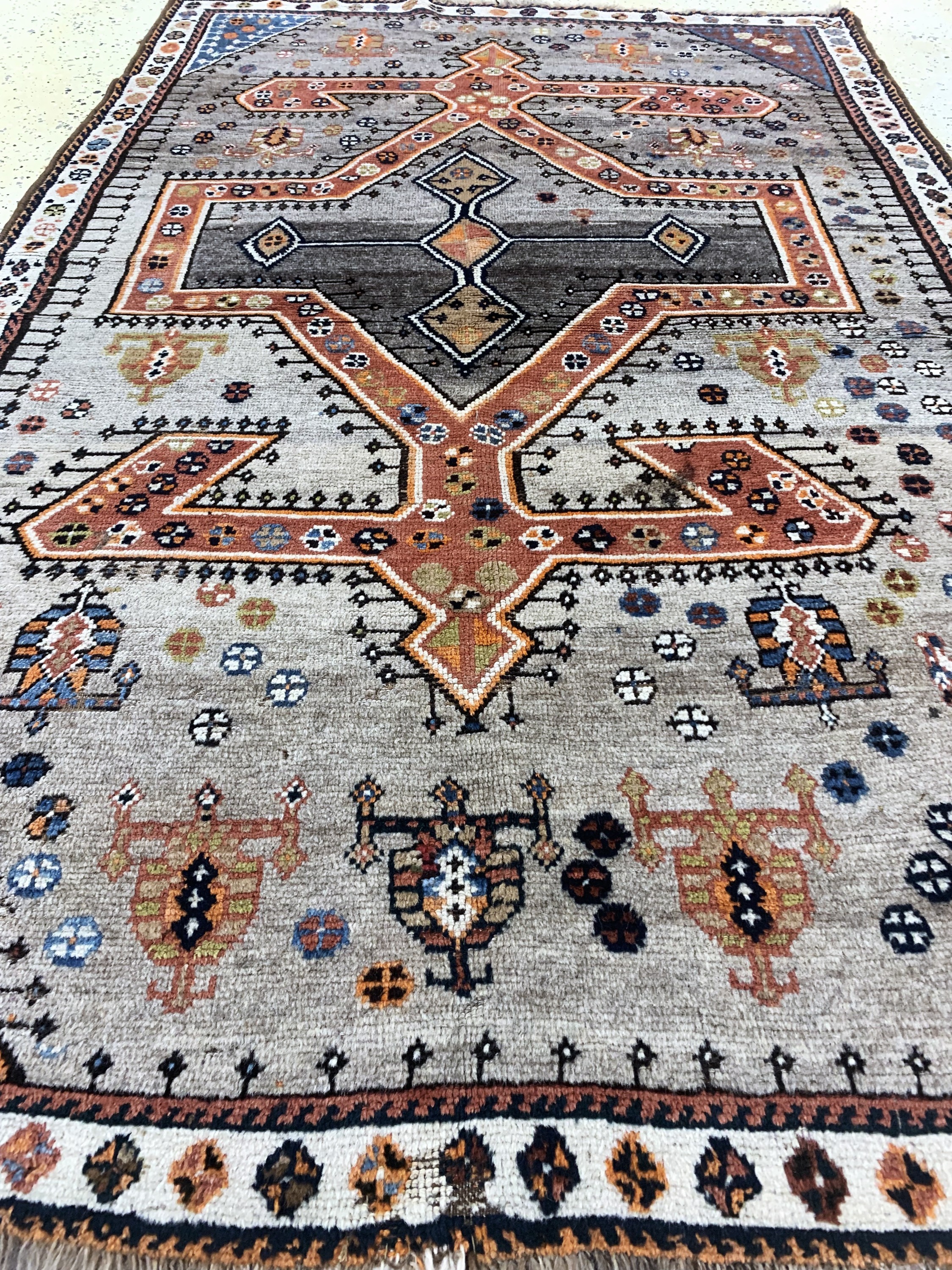 Detail d: Ghaschgai-Gabbeh, Persien, Anfang 20.Jhd, Wolle auf Wolle, ca. 194 x 134 cm, EHZ: 3(kleines Loch)