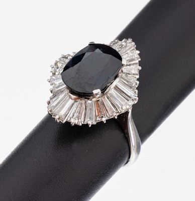Image 26957847 - 18 kt Gold Saphir-Diamant-Ring, WG 750/000 gepr., ovalfacett. Saphir ca. 6.50 ct, 22 ...