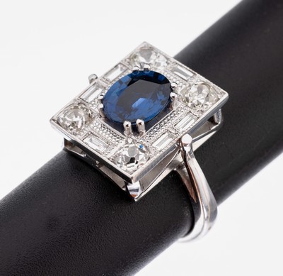 Image 26957848 - 18 kt Gold Saphir-Diamant-Ring, 1930er Jahre, WG 750/000, ovalfacett. Saphir ca. 2.60 ...