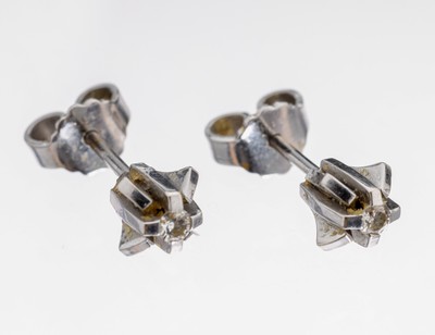 Image Paar 14 kt Gold Brillant-Ohrstecker, WG 585/000, 2 Brillanten zus. ca. 0.06 ct ...