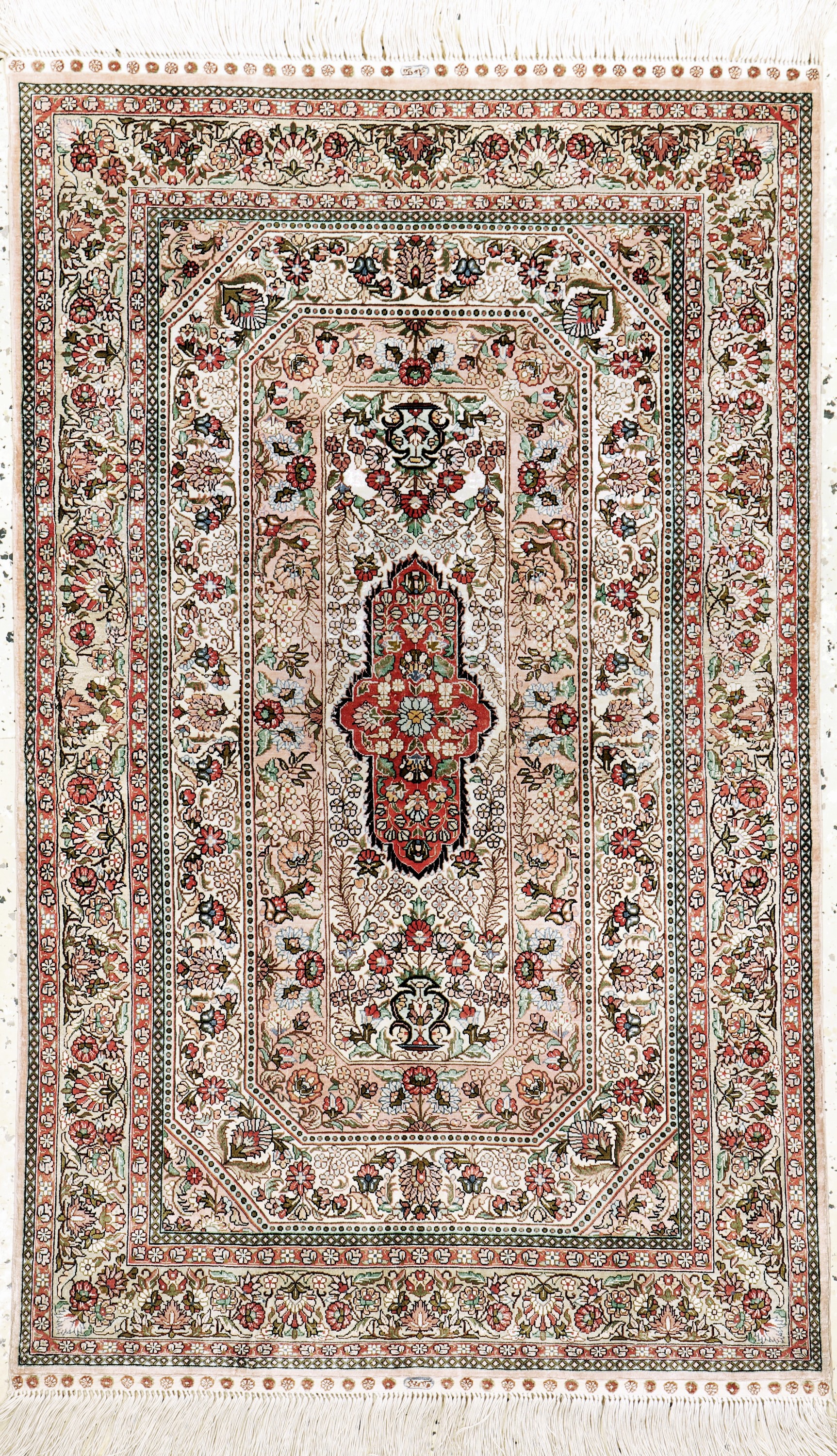 Hereke Seide fein, China, Mitte 20.Jhd, reine Naturseide, ca. 124 x 78 cm, ca. 1,0 Mio. Kn/qm, EHZ:(nahezu neuwertig)