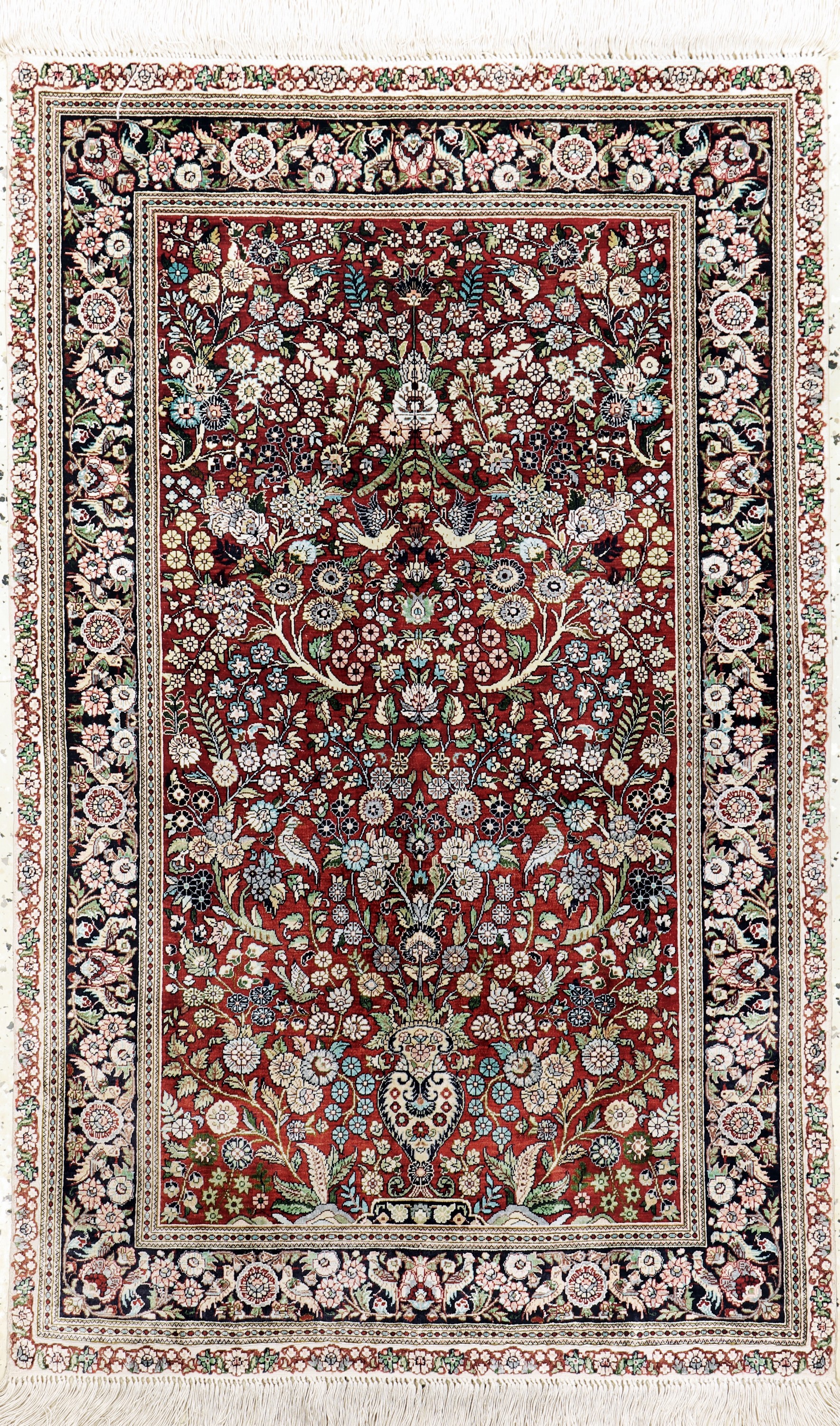 Hereke Seide fein, China, Mitte 20.Jhd, reine Naturseide, ca. 124 x 78 cm, ca. 1,0 Mio. Kn/qm, EHZ:(nahezu neuwertig)