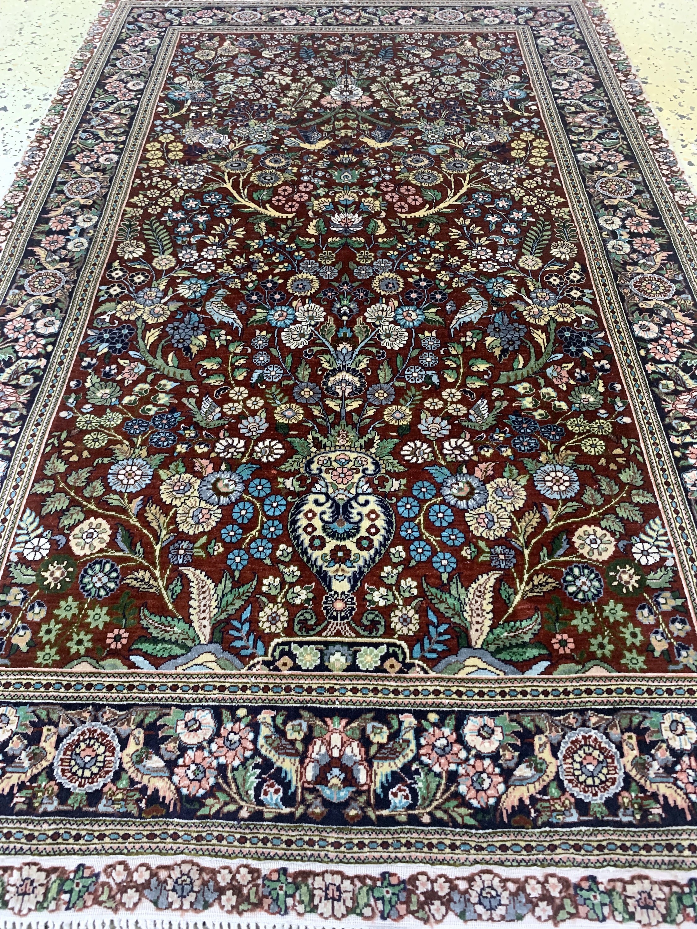 Detail d: Hereke Seide fein, China, Mitte 20.Jhd, reine Naturseide, ca. 124 x 78 cm, ca. 1,0 Mio. Kn/qm, EHZ:(nahezu neuwertig)