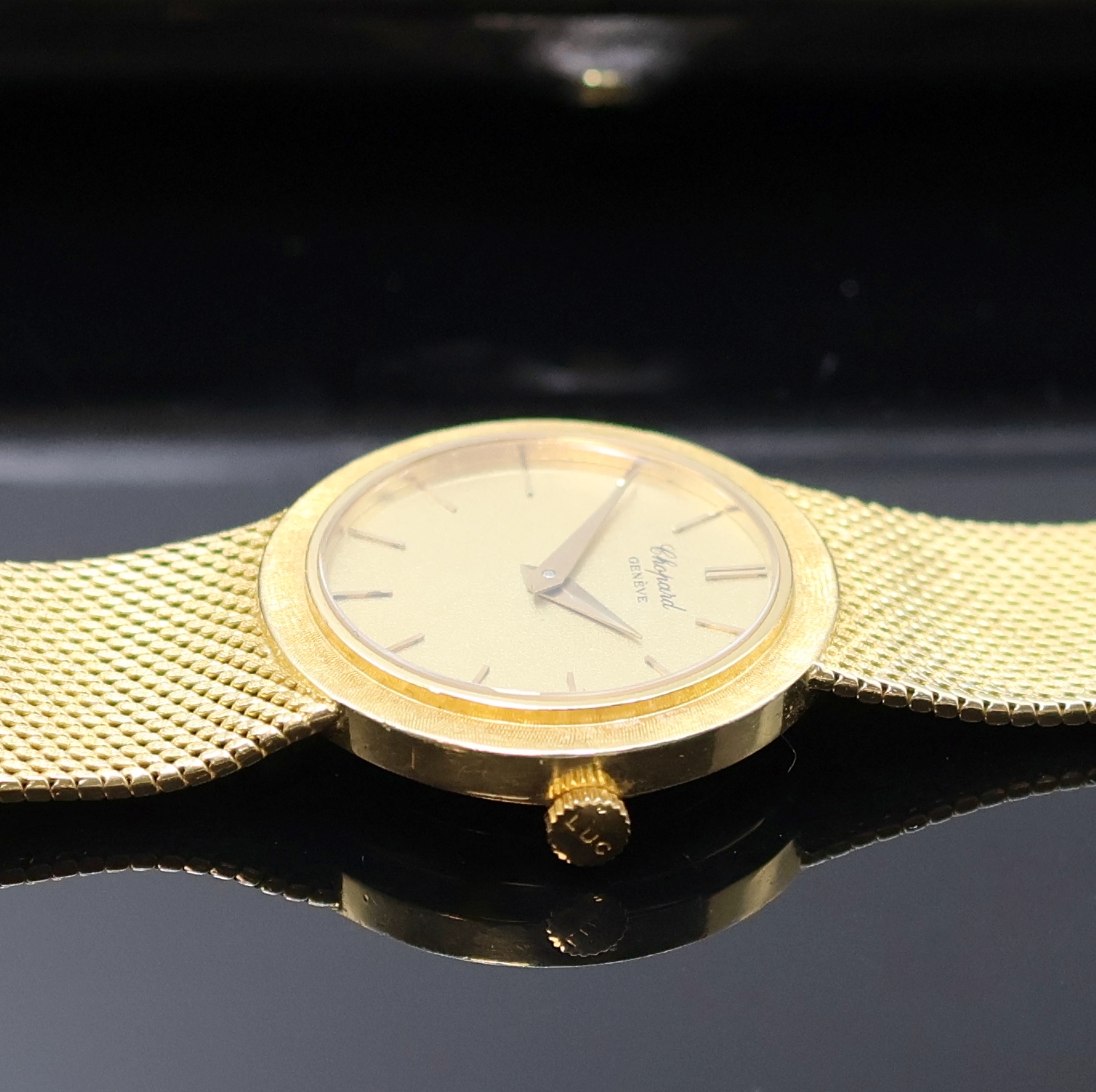 Detail c: CHOPARD Damenarmbanduhr in GG 750/000, Schweiz um 1970, Handaufzug, orig. Goldband, Boden aufgedr., goldfarb. Zifferbl. m. aufges. Std.-Ind., gold. ...