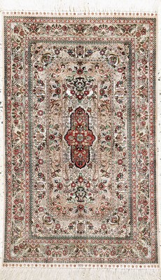 Image Hereke Seide fein, China, Mitte 20.Jhd, reine Naturseide, ca. 124 x 78 cm, ca. 1,0 Mio. ...