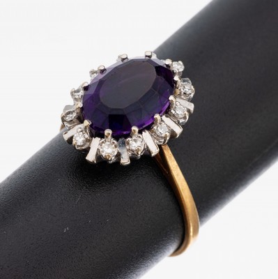 Image 26958283 - 14 kt Gold Amethyst-Diamant-Ring, GG/WG 585/000, ovalfacett. Amethyst ca. 2.80 ct, 12 ...