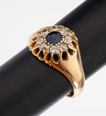 Image 26958369 - 18 kt Gold Saphir-Diamant-Ring, England, wohl um 1890-1900, GG 750/000, mittig ...