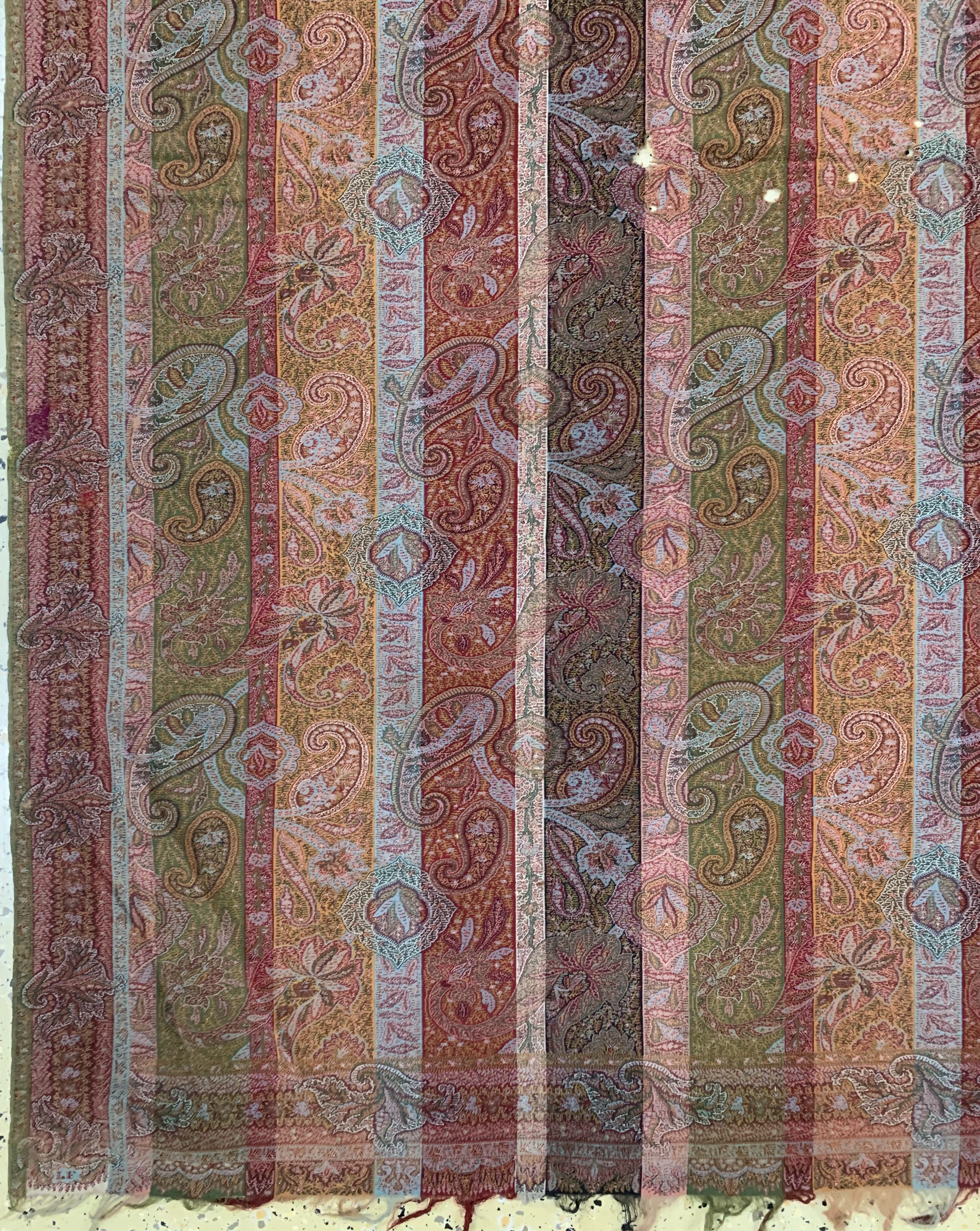 Detail b: 2 Lots, Kaschmir Schal, Indien, Anfang 20.Jhd, Wollstickerei, ca. 174 x 183 cm, EHZ: 2(kleine Löcher), ca. 220 x 104 cm, EHZ: 1-2