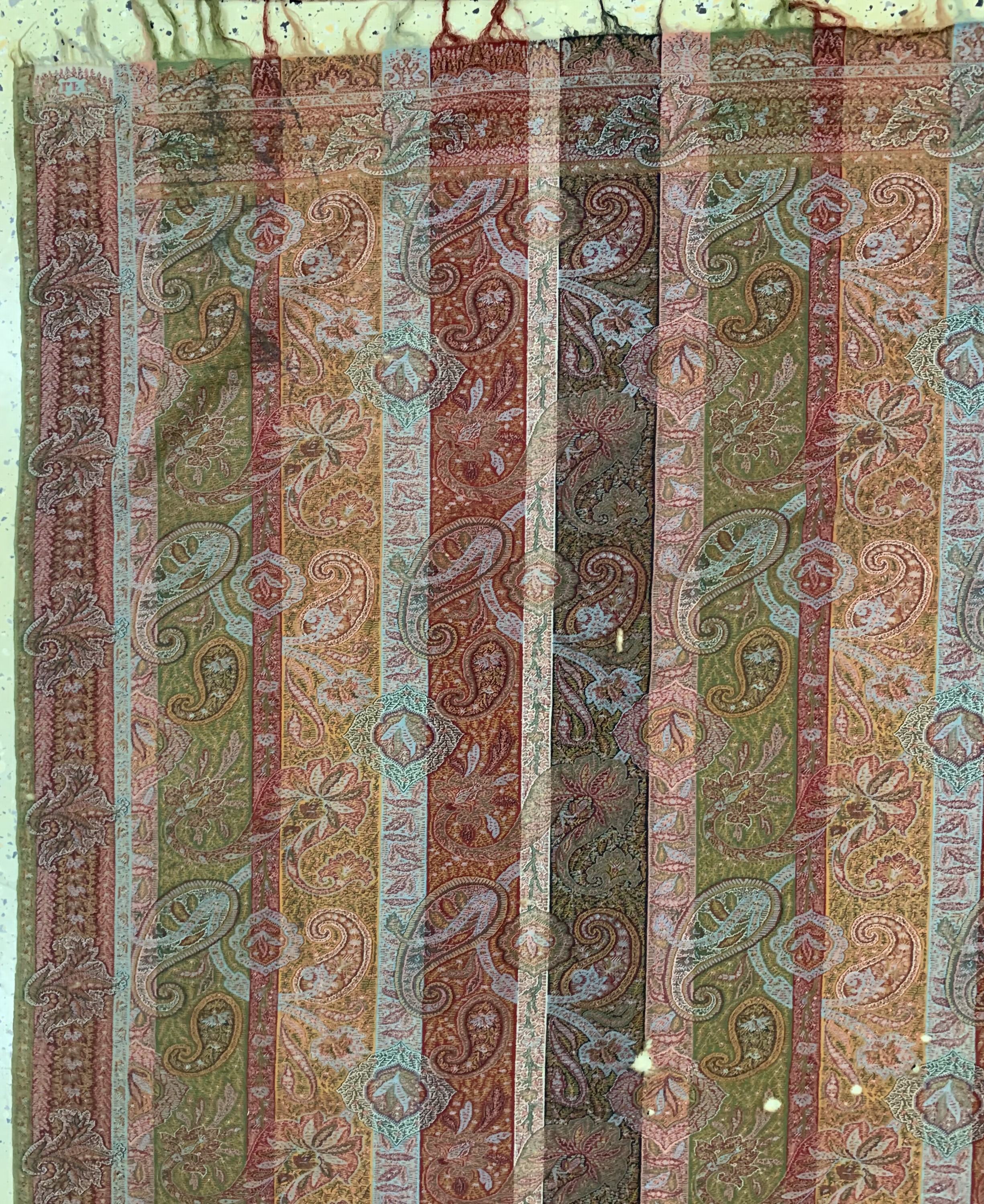 Detail c: 2 Lots, Kaschmir Schal, Indien, Anfang 20.Jhd, Wollstickerei, ca. 174 x 183 cm, EHZ: 2(kleine Löcher), ca. 220 x 104 cm, EHZ: 1-2
