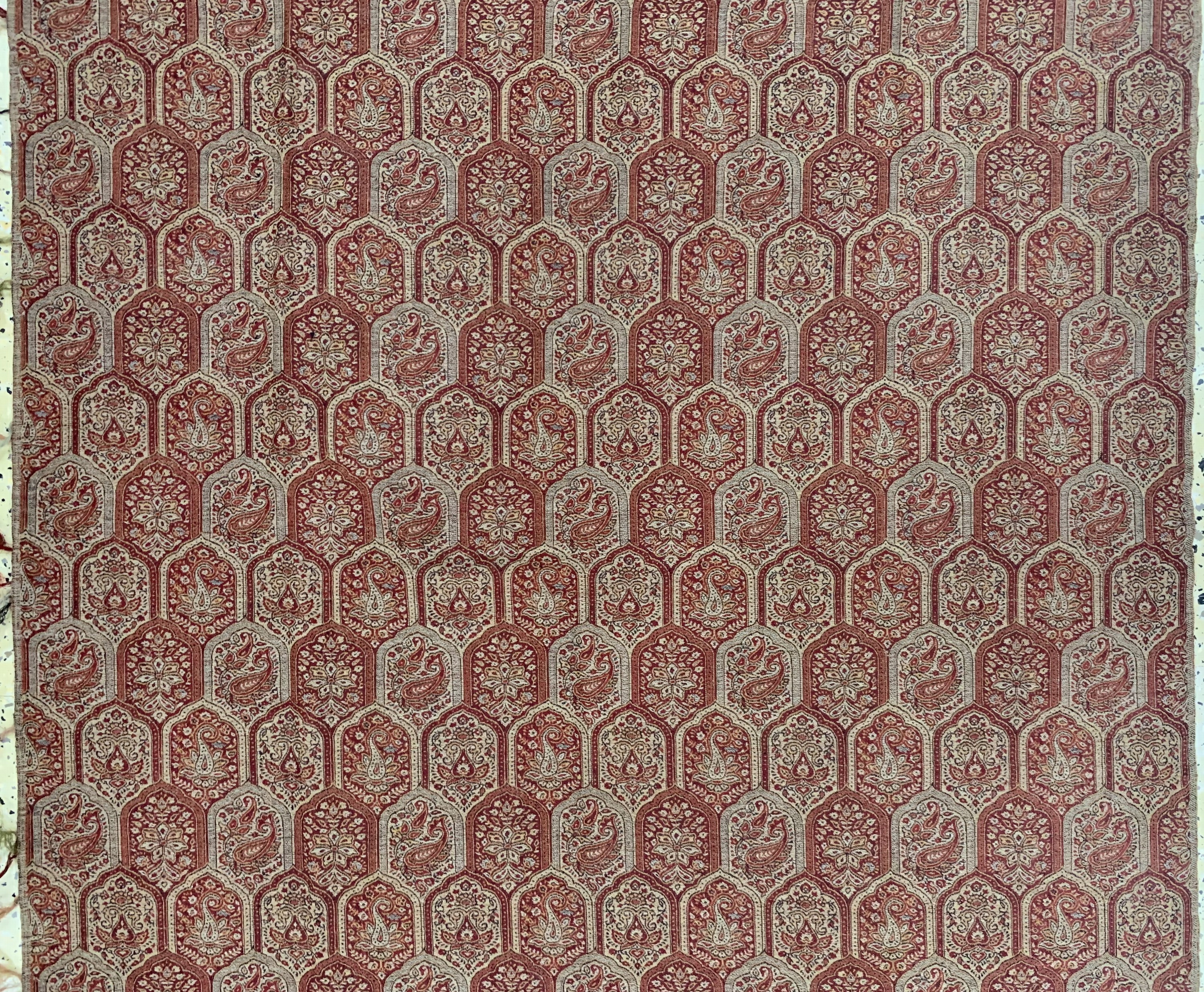 Detail g: 2 Lots, Kaschmir Schal, Indien, Anfang 20.Jhd, Wollstickerei, ca. 174 x 183 cm, EHZ: 2(kleine Löcher), ca. 220 x 104 cm, EHZ: 1-2