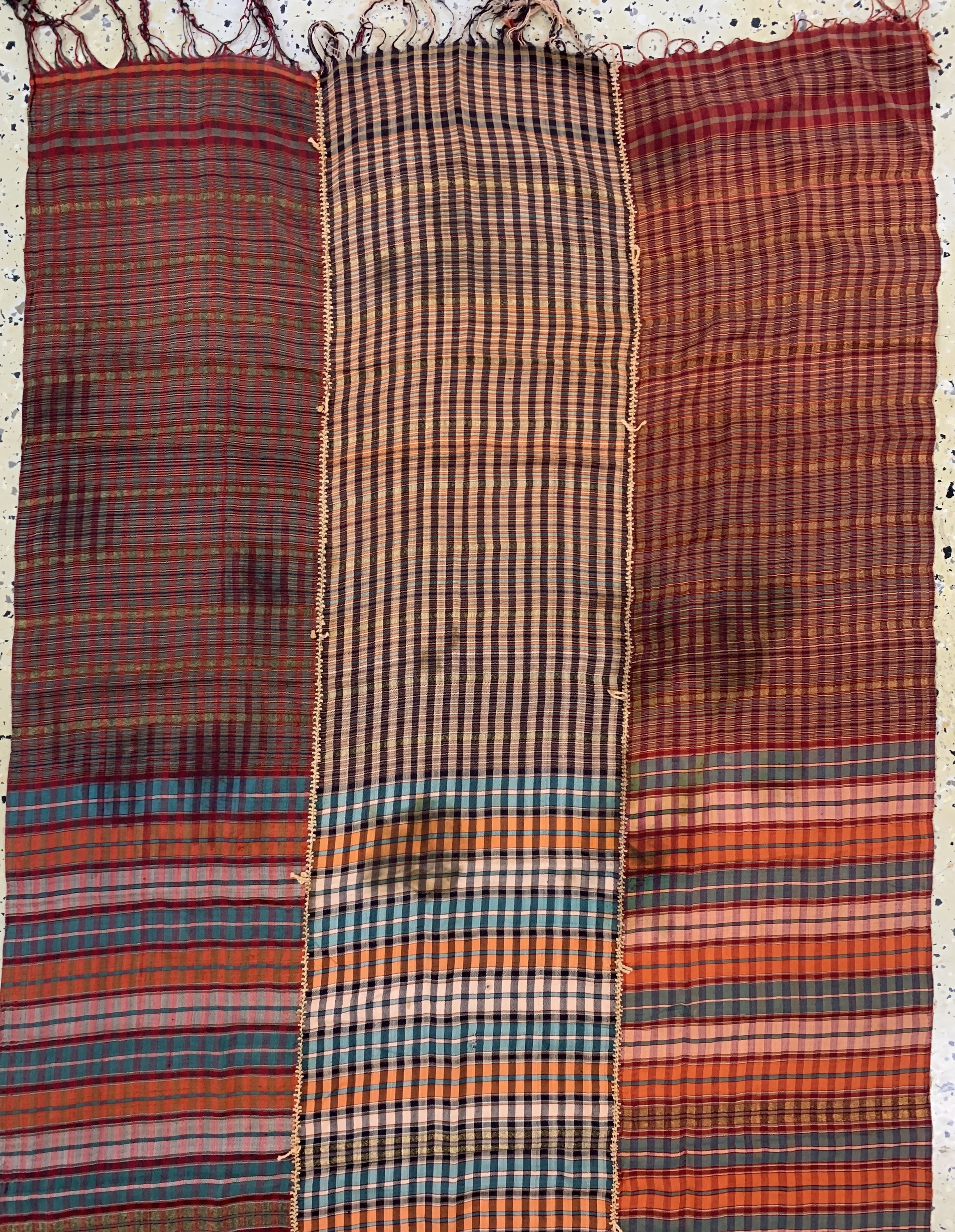 Detail a: 2 Lots Indische Textilien, Indien, Mitte 20.Jhd, Seide und Baumwolle, ca. 196 x 89 cm, EHZ: 1-2(Seidentextil fleckig).
