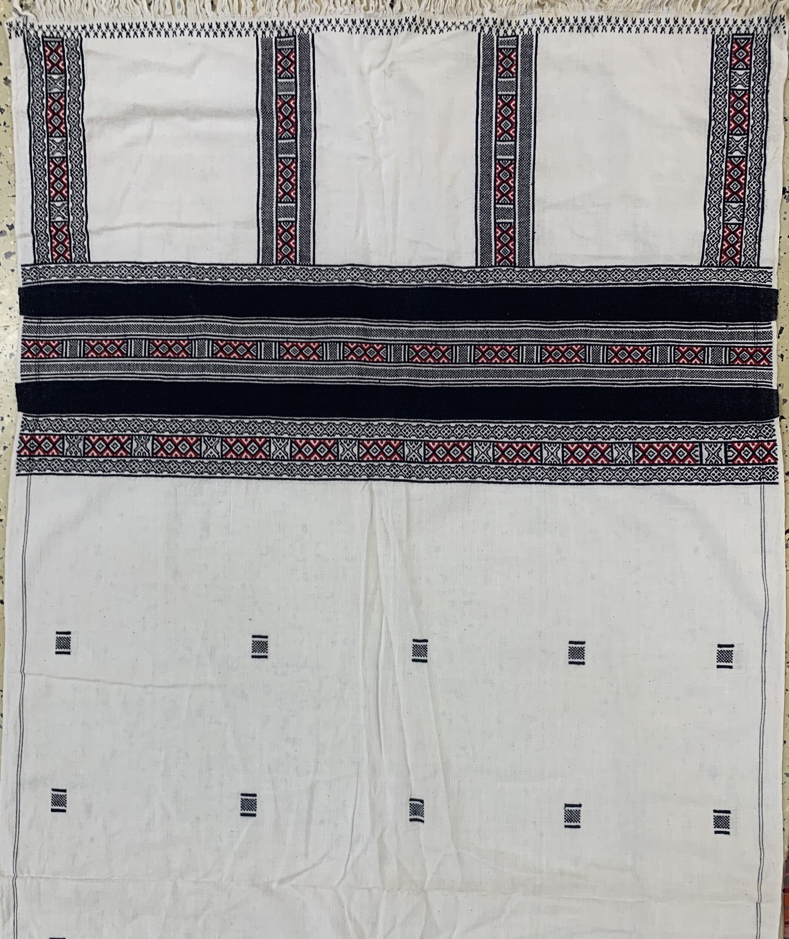 Detail d: 2 Lots Indische Textilien, Indien, Mitte 20.Jhd, Seide und Baumwolle, ca. 196 x 89 cm, EHZ: 1-2(Seidentextil fleckig).