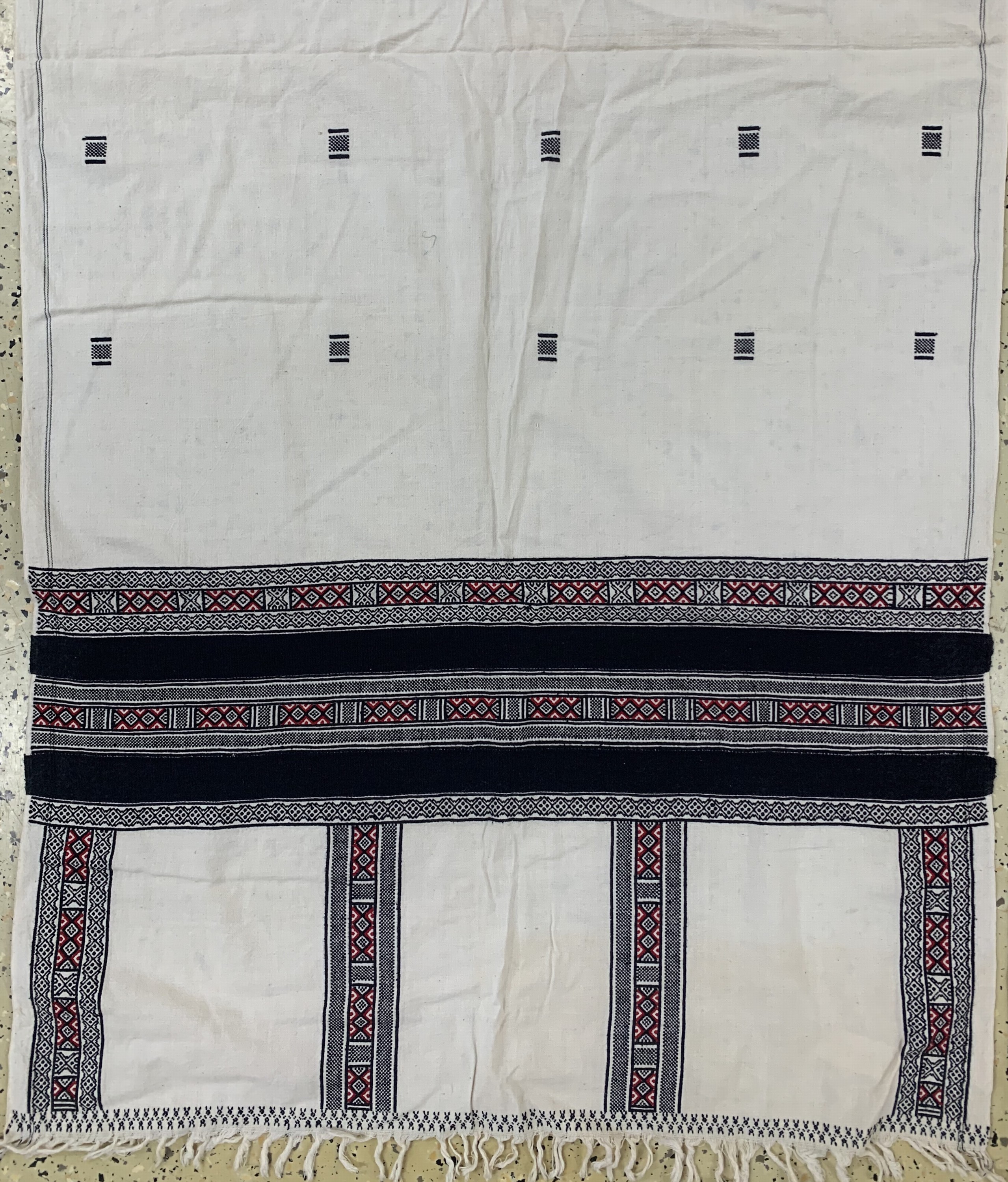Detail e: 2 Lots Indische Textilien, Indien, Mitte 20.Jhd, Seide und Baumwolle, ca. 196 x 89 cm, EHZ: 1-2(Seidentextil fleckig).
