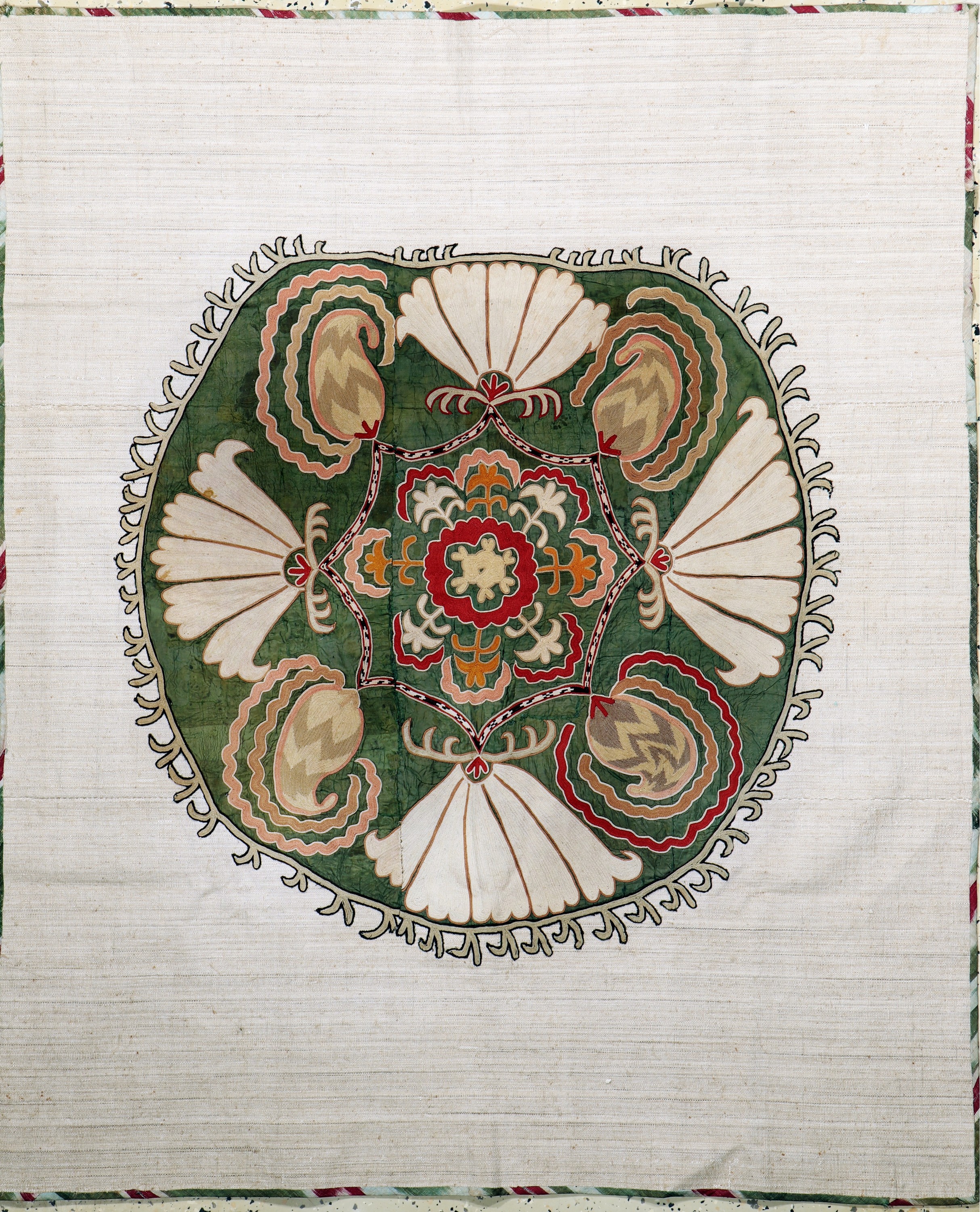 Seiden-Susani, Uzbekistan, um 1900, Seidenstickerei, ca. 128 x 105 cm, EHZ: 1-2