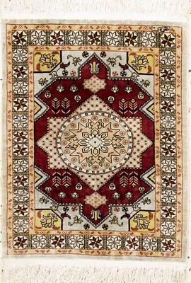 Image Hereke Seide, signiert, Türkei, Mitte 20.Jhd, reine Naturseide, ca. 48 x 37 cm, ...