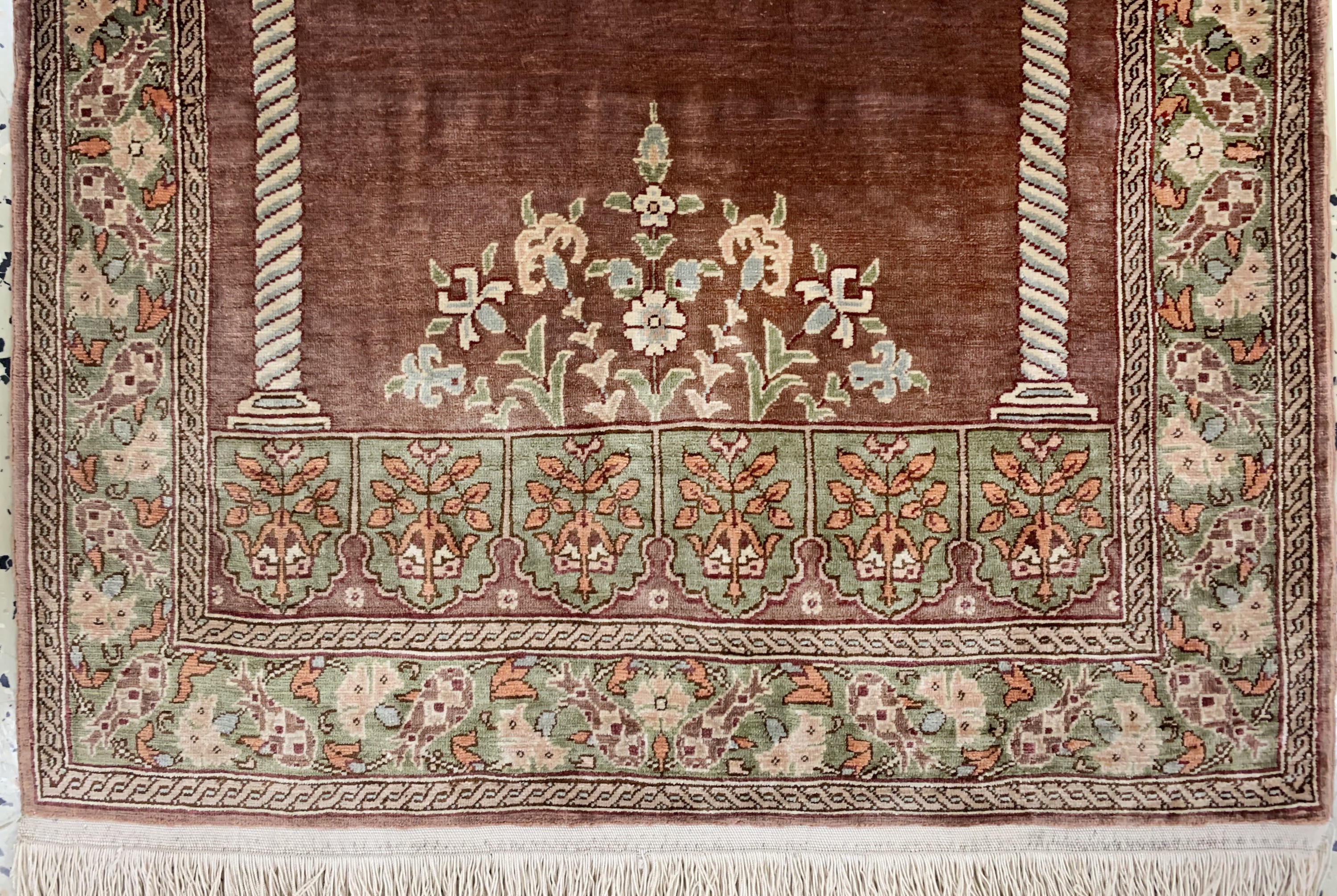 Detail b: Hereke Seide fein, Türkei, signiert, Anfang20.Jhd, reine Naturseide, ca. 75 x 48 cm, ca. 1,0 Mio. Kn/qm, EHZ: 2
