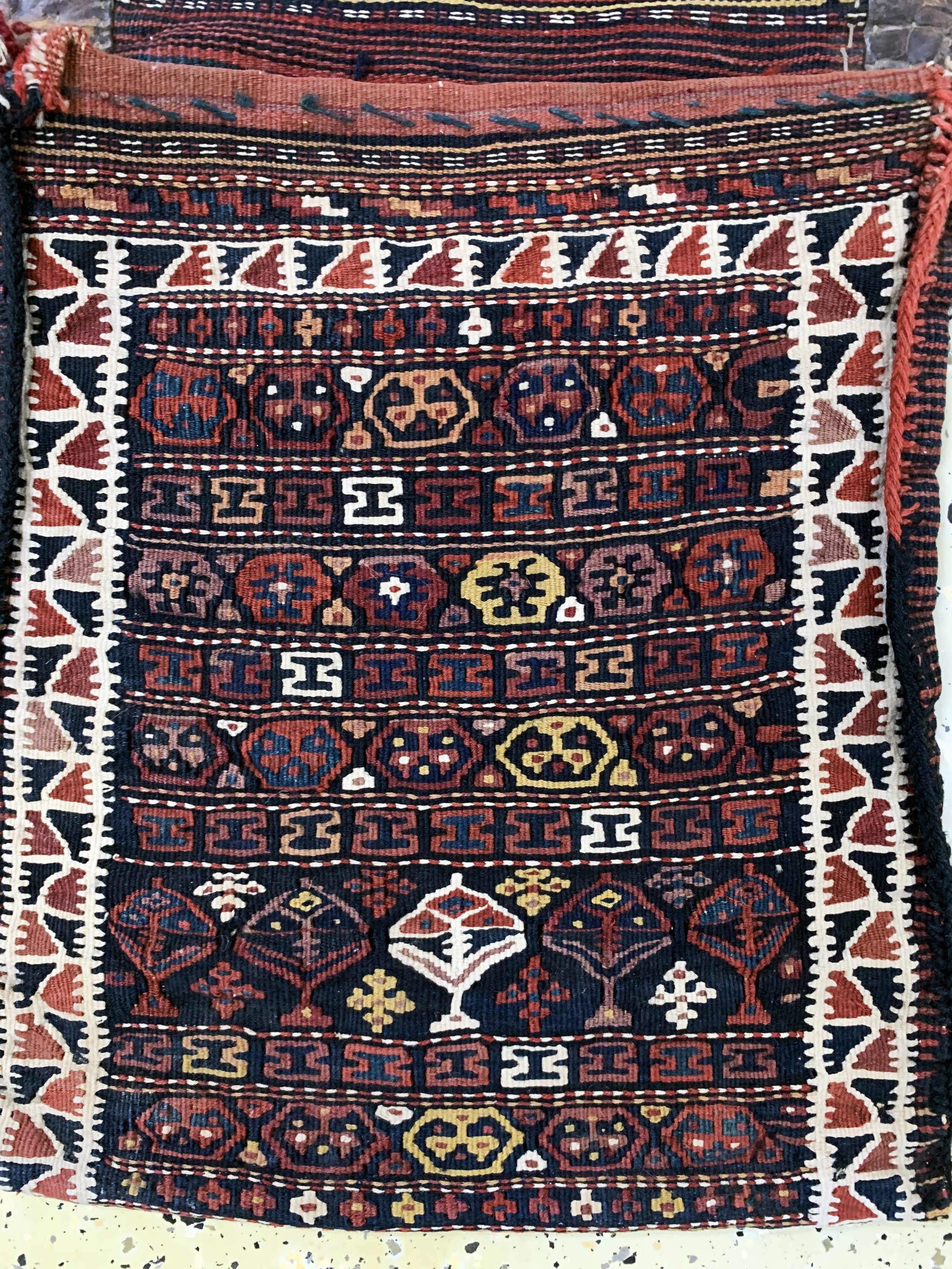 Detail b: 4 Lots Salztasche & Taschen, Persien, um 1900 , Wolle auf Wolle, ca. 113 x 44 cm, EHZ: 3