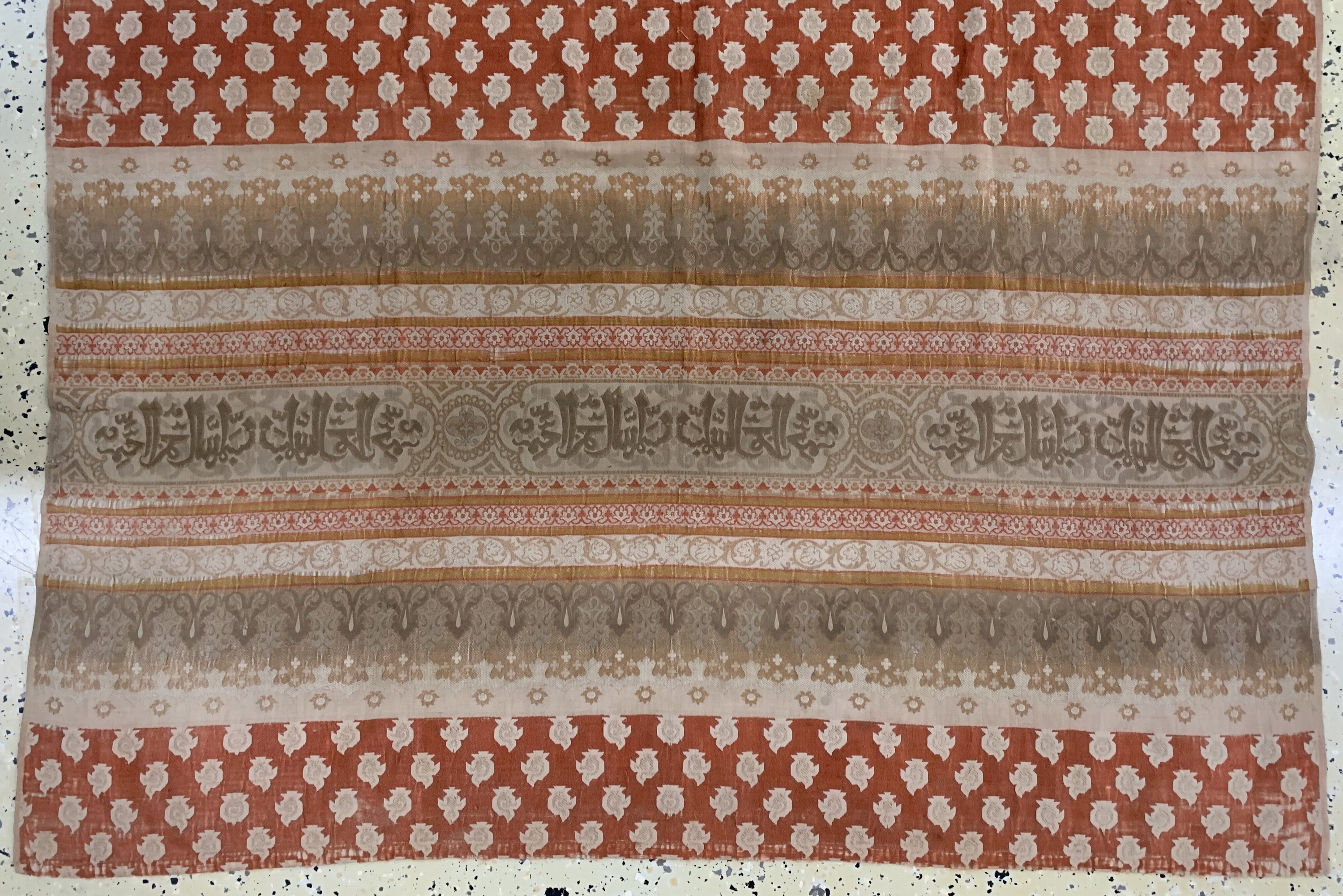 Detail c: Seidenstickerei antik, Türkei, 19.Jhd, ca. 271 x 118 cm, EHZ: 4(geflickte Stellen)