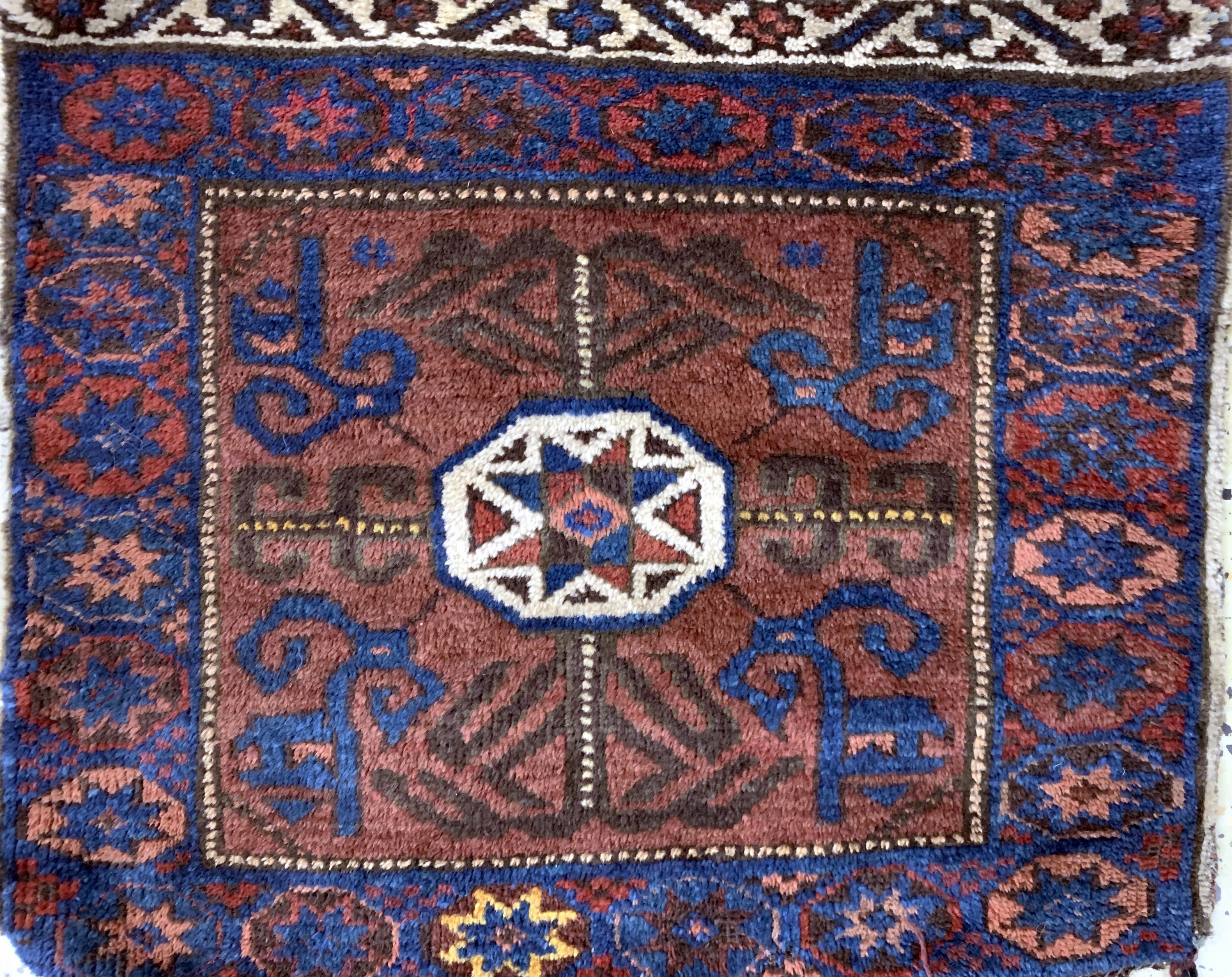 Detail h: 4 Lots Belutsch Persien, Taschen & Taschenfront, 19.Jhd, Wolle auf Wolle, ca. 109x 55 cm, EHZ: 3