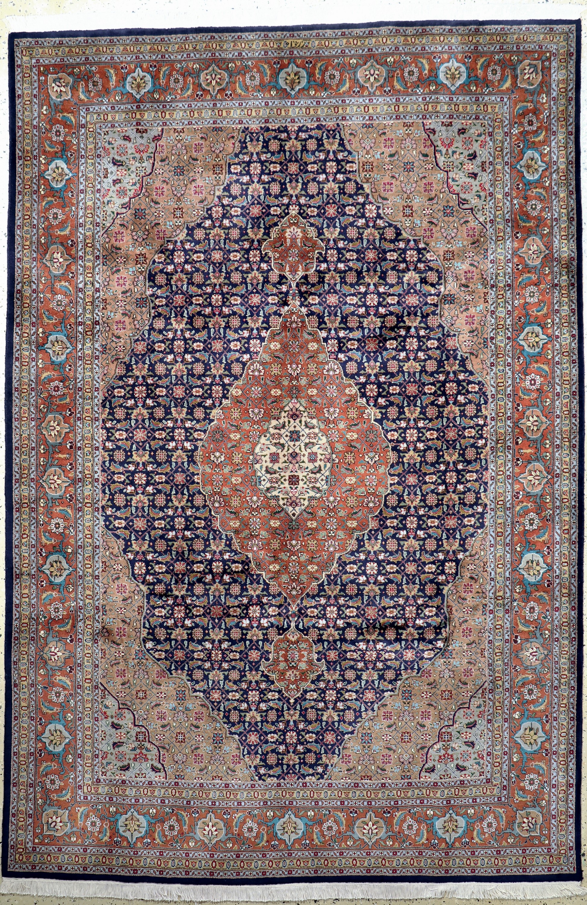 Täbriz(40 Raj), Persien, Mitte 20.Jhd, Korkwolle auf Baumwolle, ca. 308 x 217 cm, EHZ: 2
